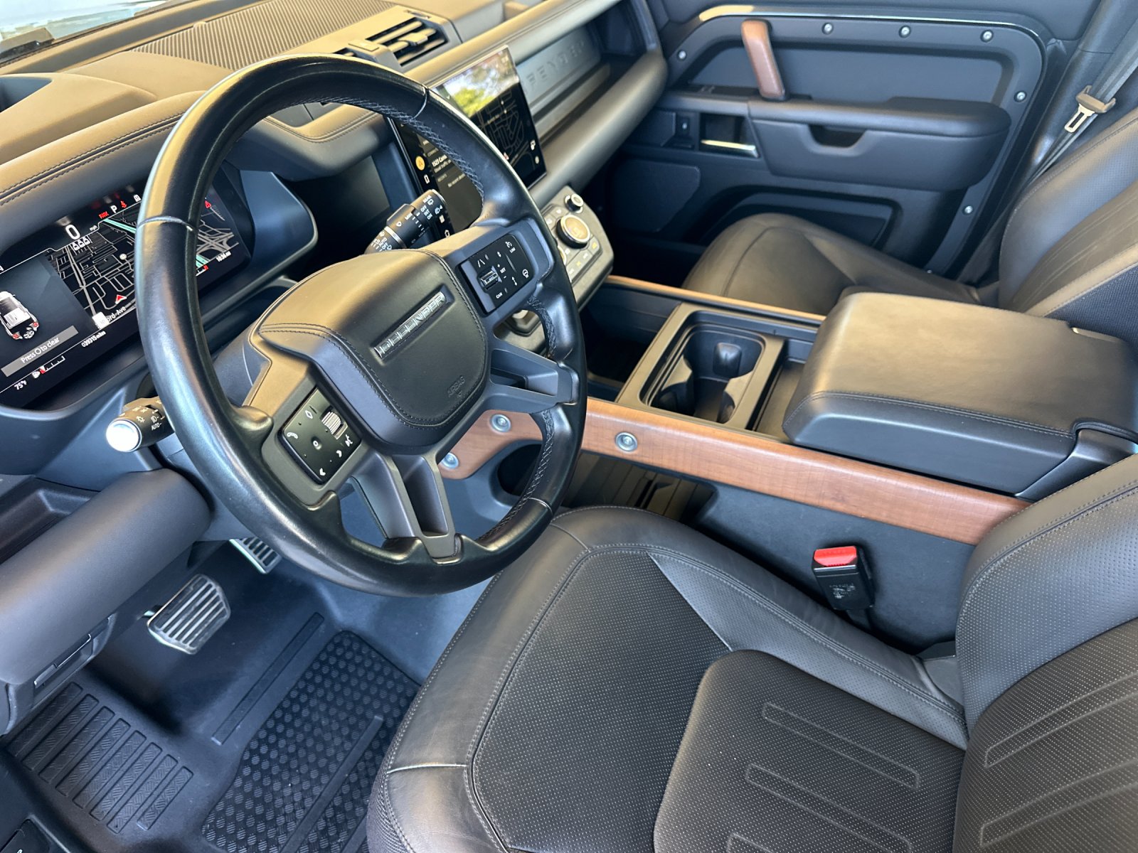 Used 2023 Gray Land Rover X image 9
