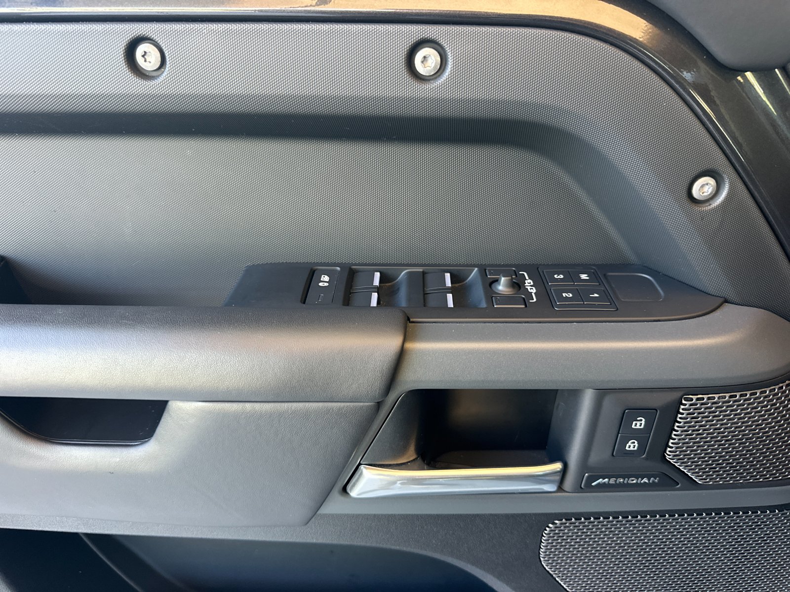Used 2023 Gray Land Rover X image 10