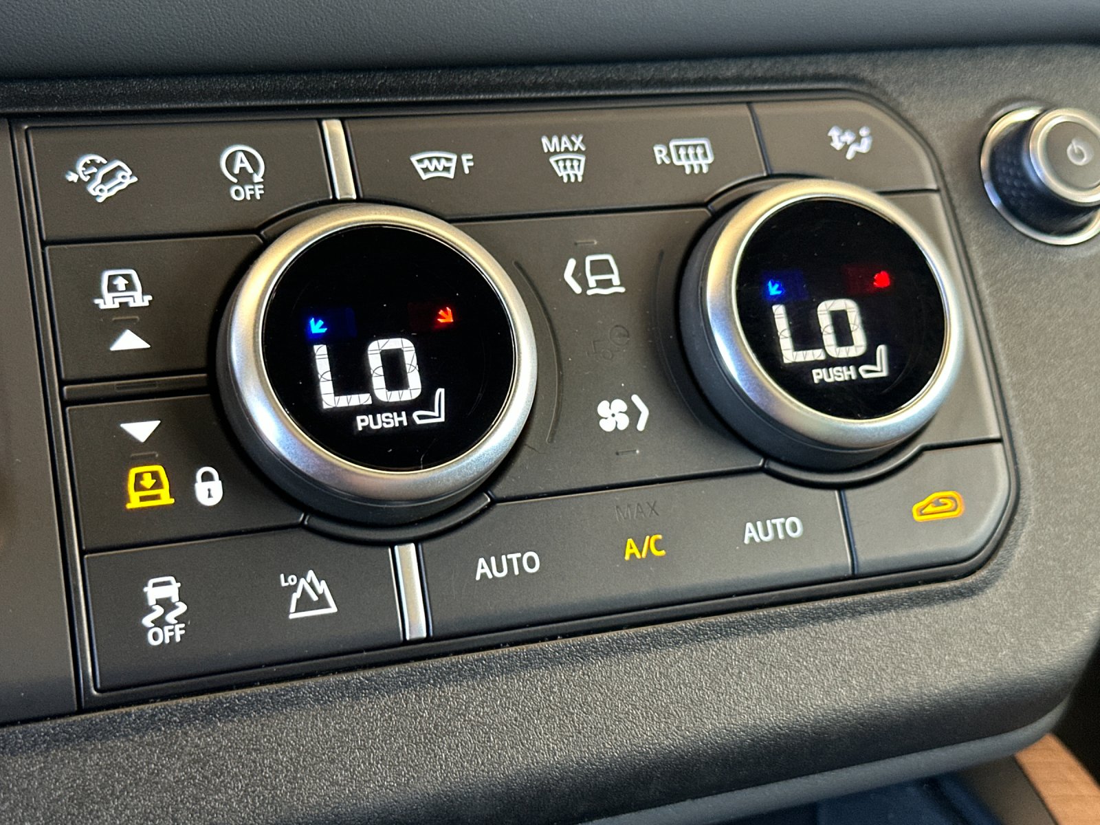 Used 2023 Gray Land Rover X image 19