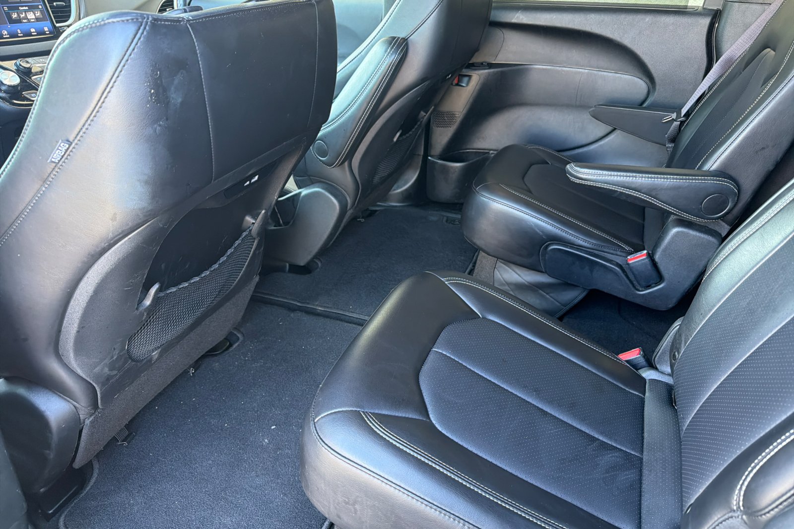 Used 2025 White Chrysler Select image 12