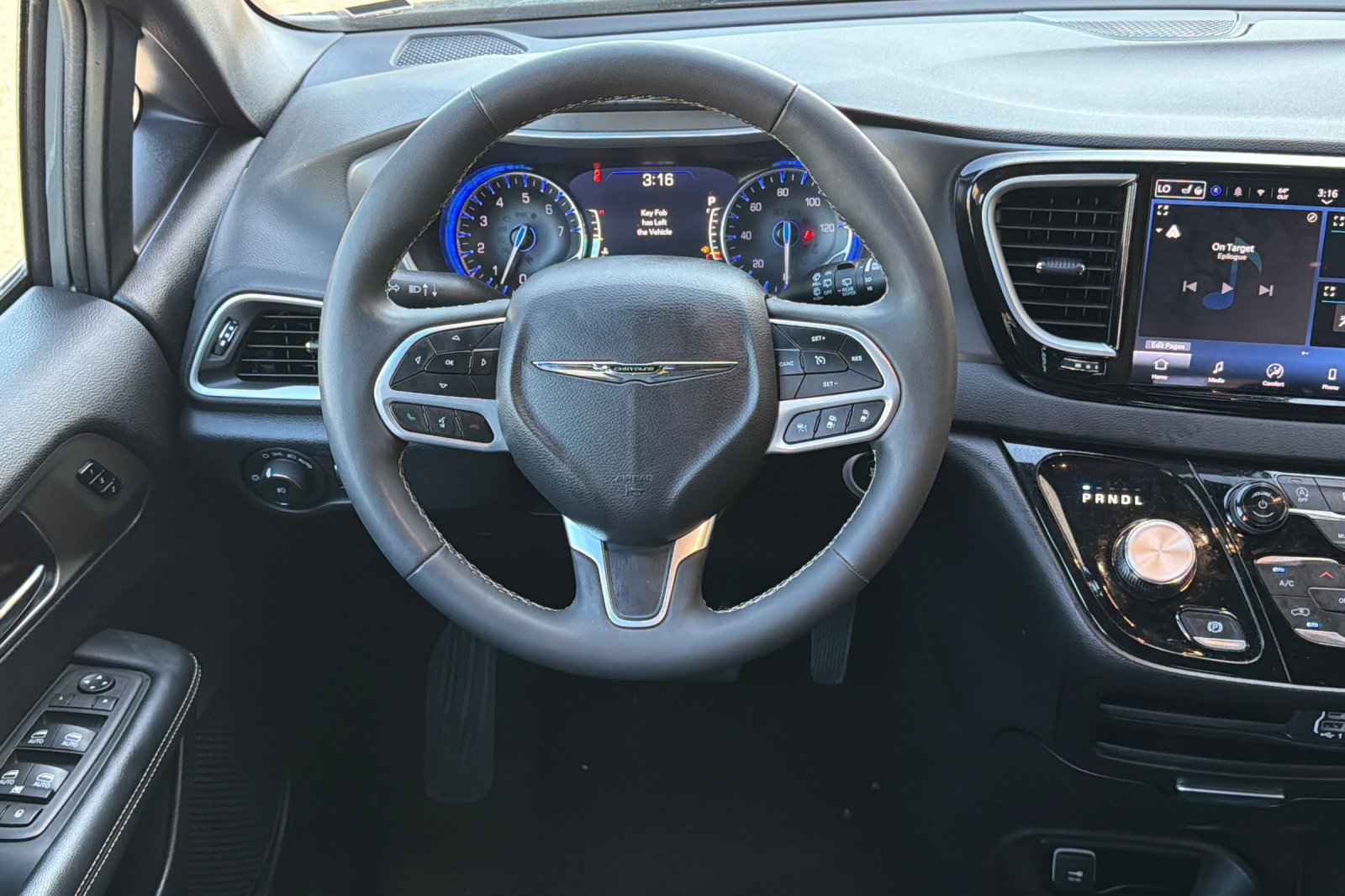 Used 2025 White Chrysler Select image 14