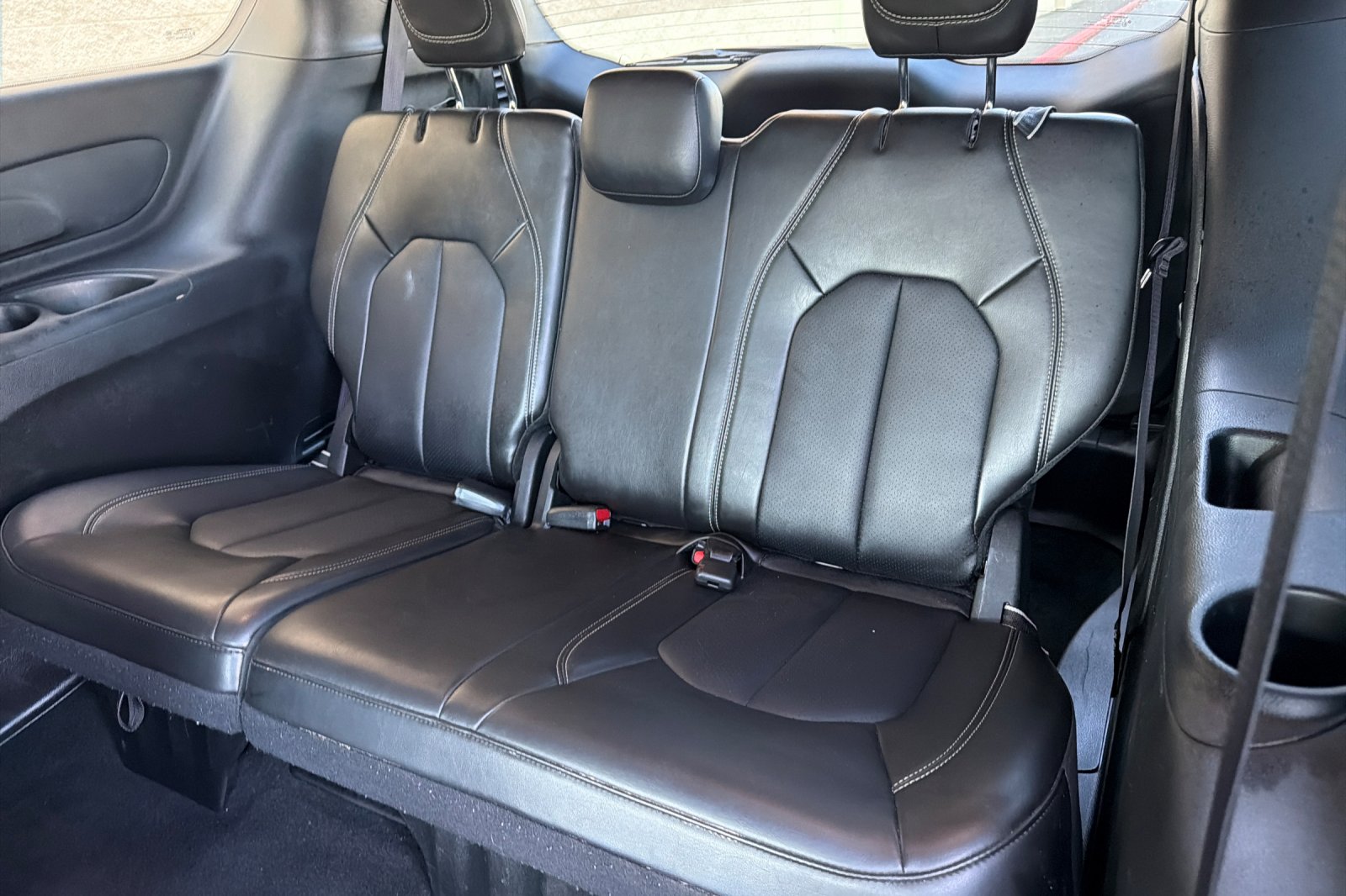 Used 2025 White Chrysler Select image 15
