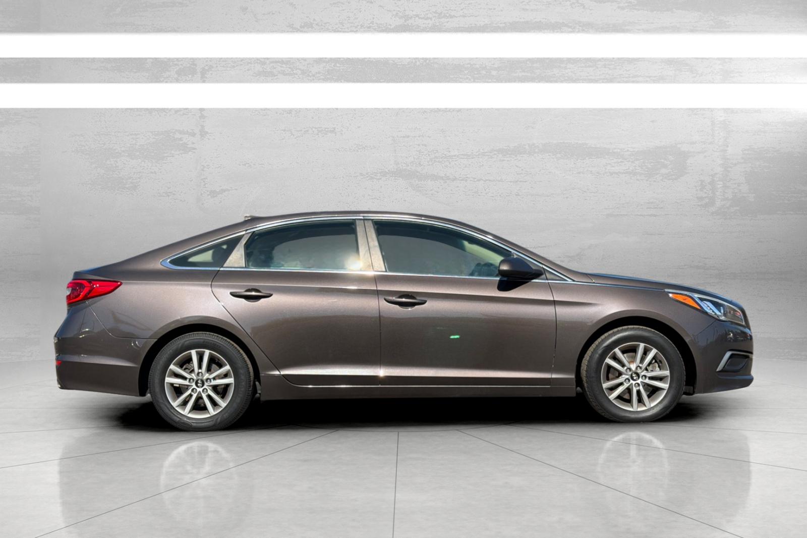 Used 2017 Brown Hyundai Base image 4