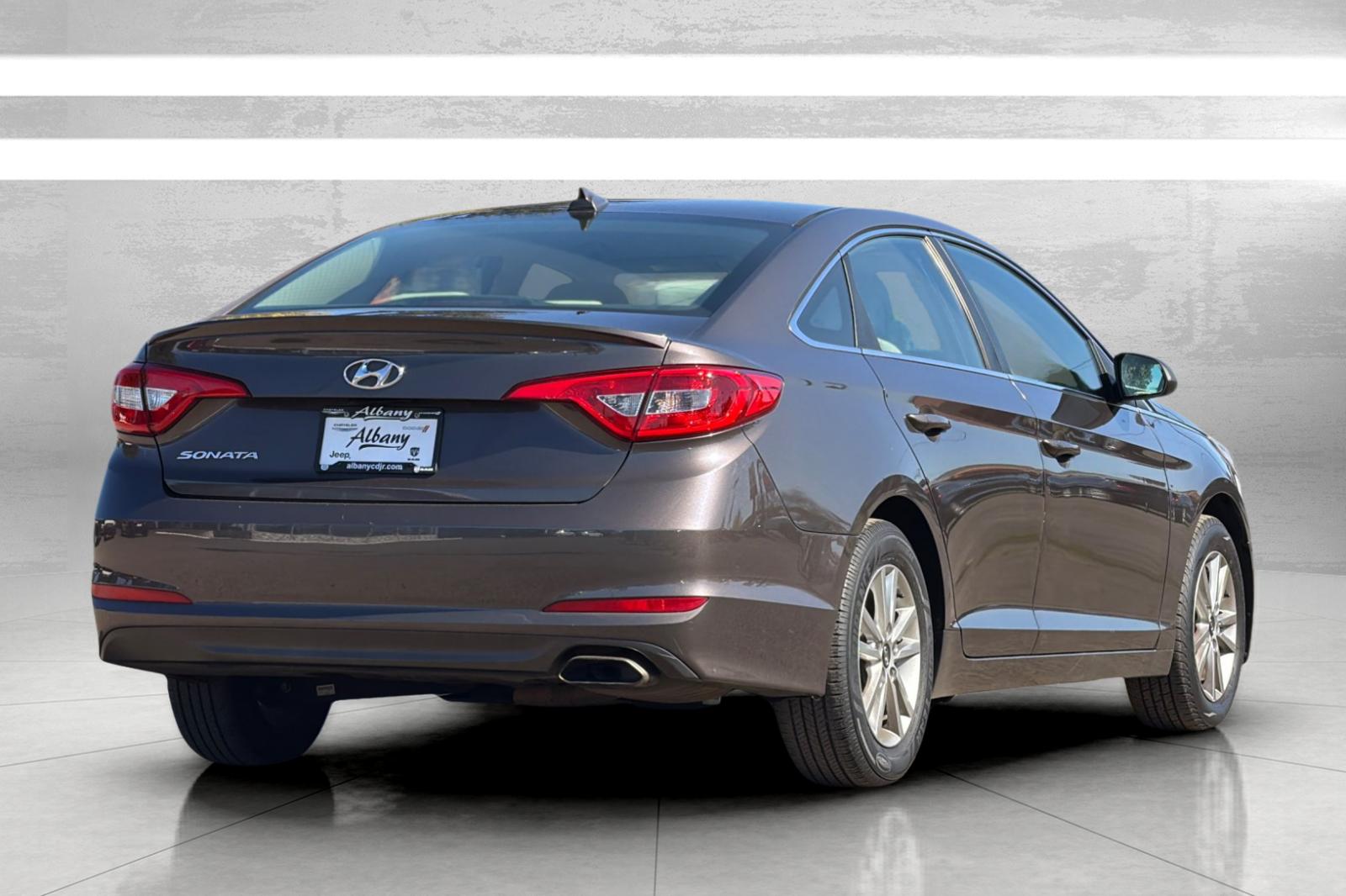 Used 2017 Brown Hyundai Base image 5