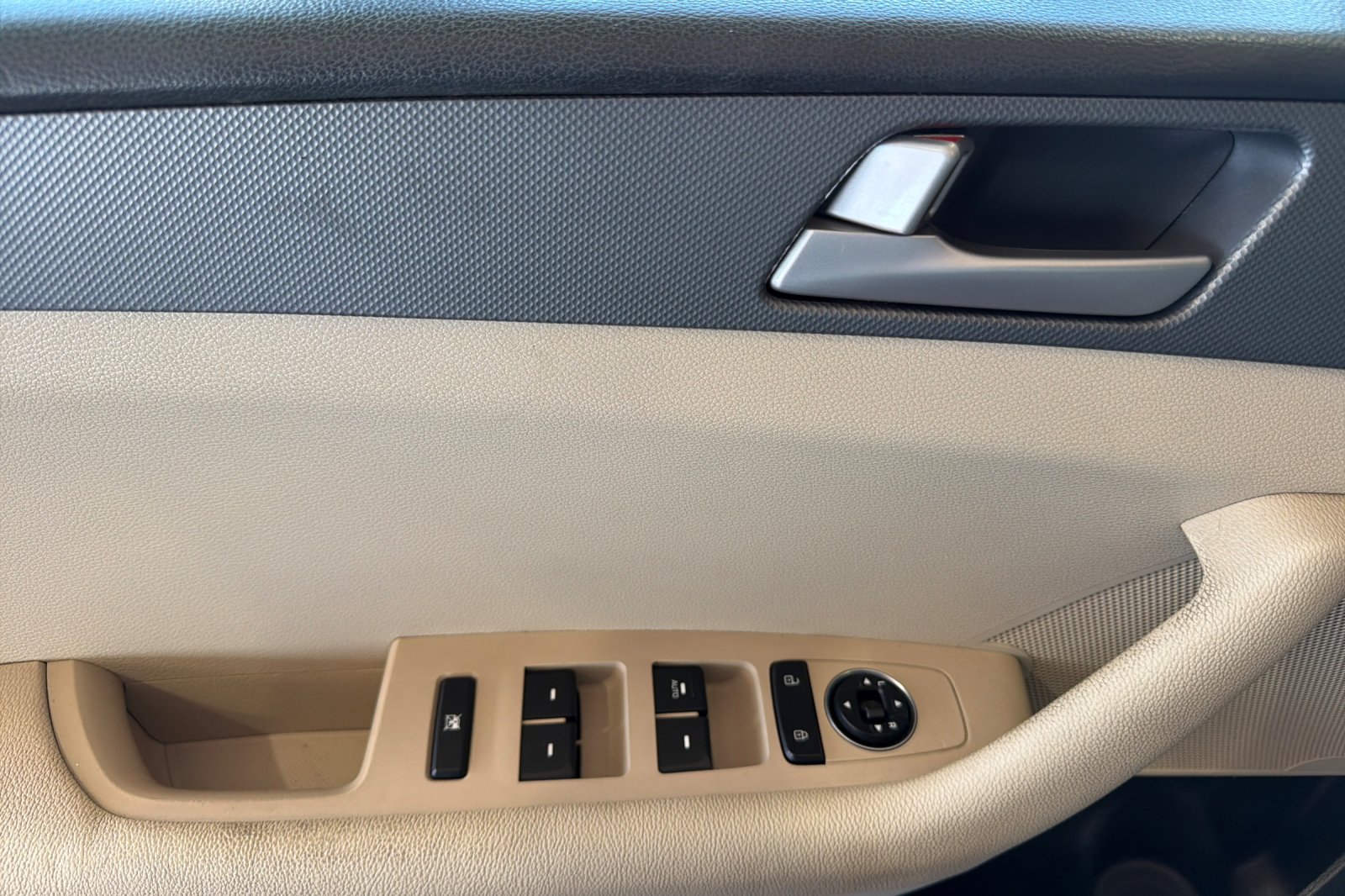 Used 2017 Brown Hyundai Base image 9