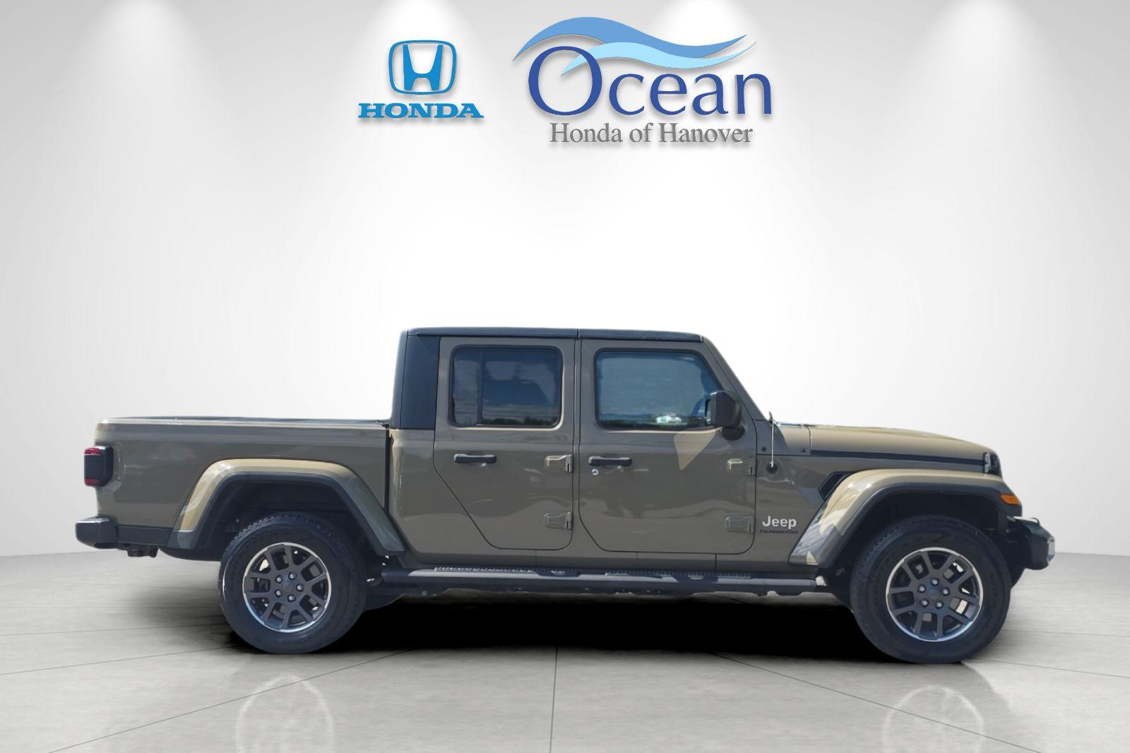 Used 2020 Gobi Clearcoat Jeep Overland image 2