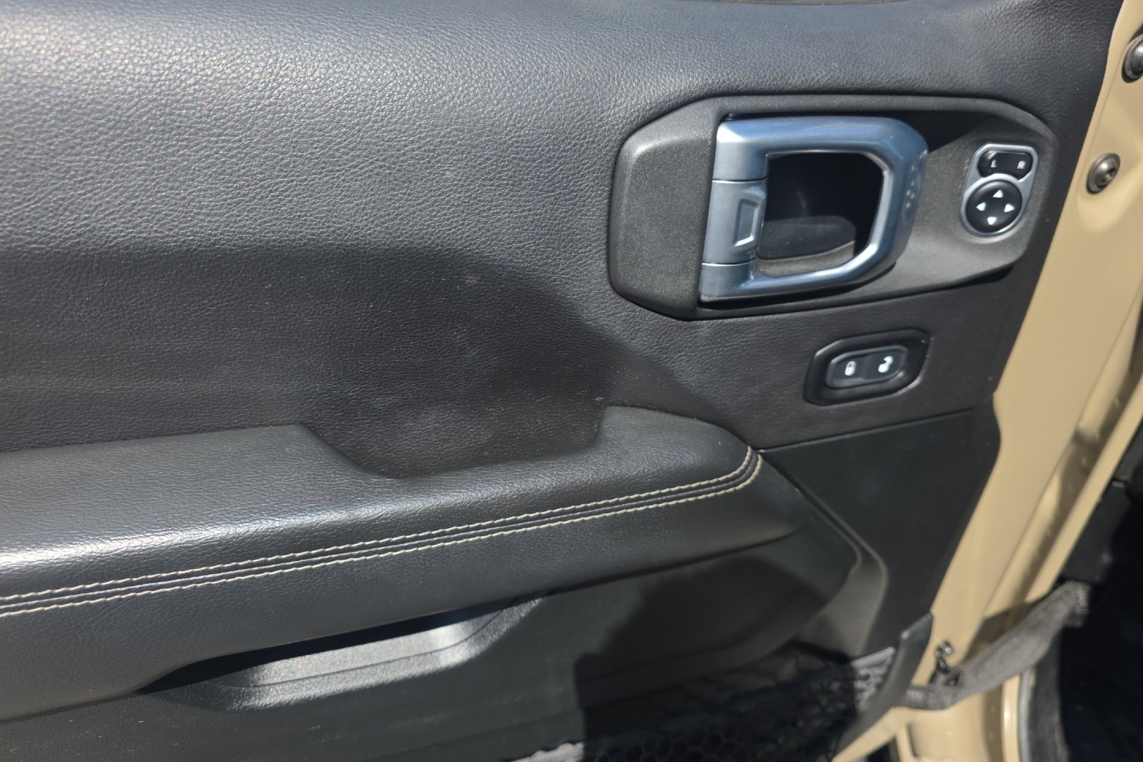 Used 2020 Gobi Clearcoat Jeep Overland image 12