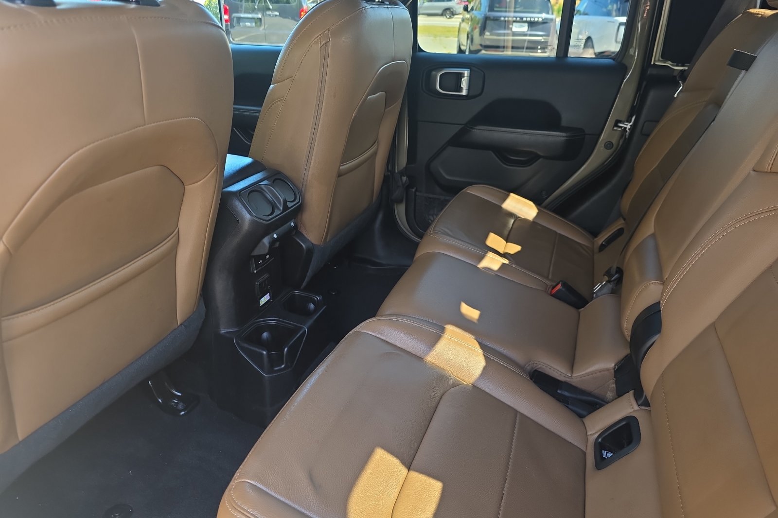 Used 2020 Gobi Clearcoat Jeep Overland image 13