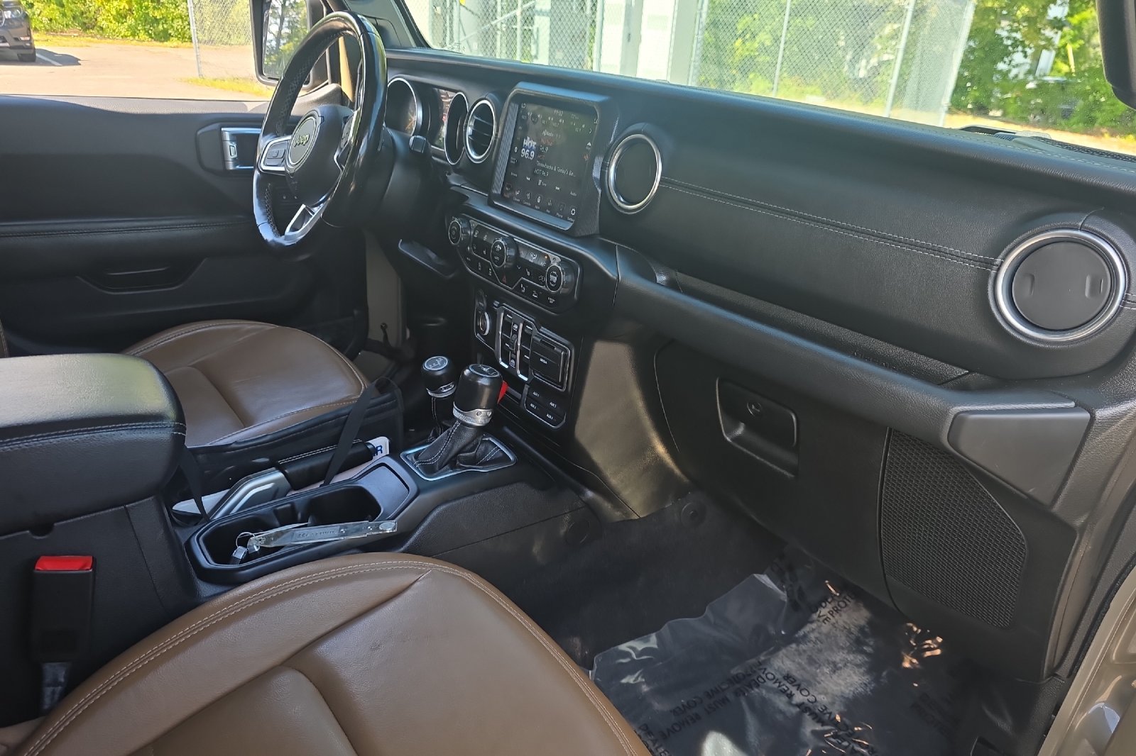 Used 2020 Gobi Clearcoat Jeep Overland image 16
