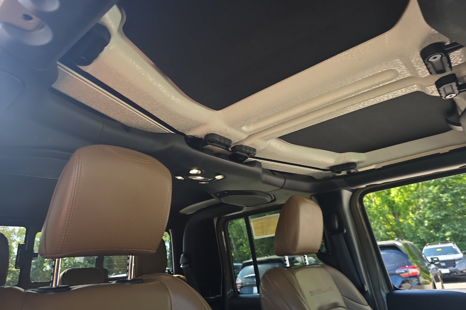 Used 2020 Gobi Clearcoat Jeep Overland image 17