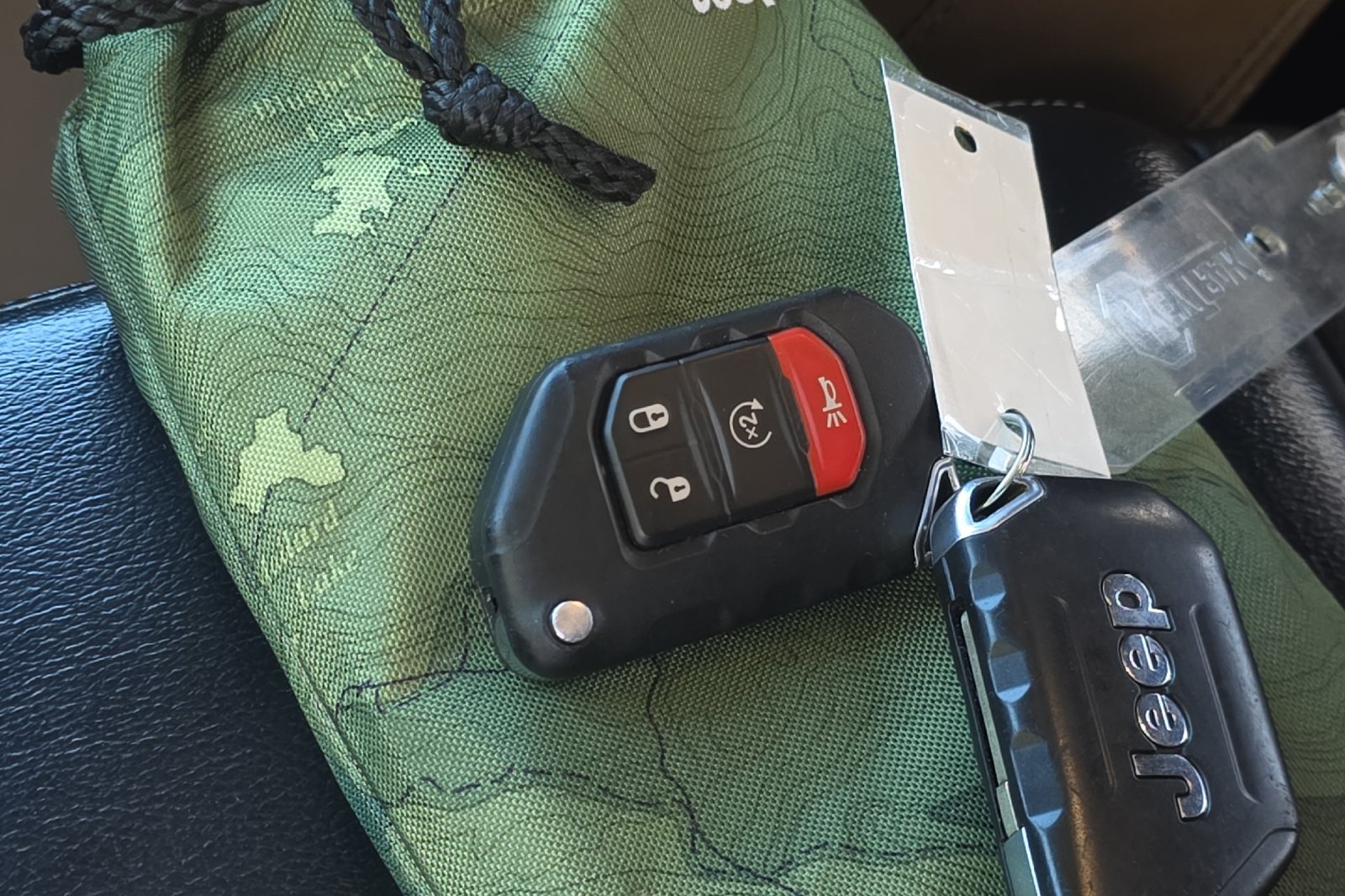 Used 2020 Gobi Clearcoat Jeep Overland image 9