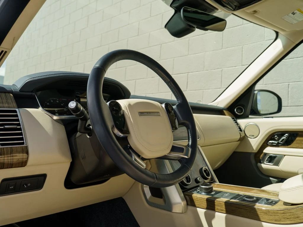 Used 2019 Loire Blue Metallic Land Rover 3.0L V6 Supercharged HSE image 4