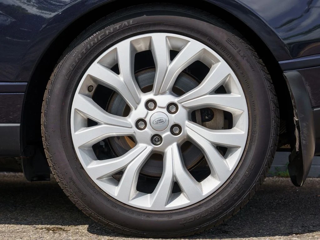 Used 2019 Loire Blue Metallic Land Rover 3.0L V6 Supercharged HSE image 13