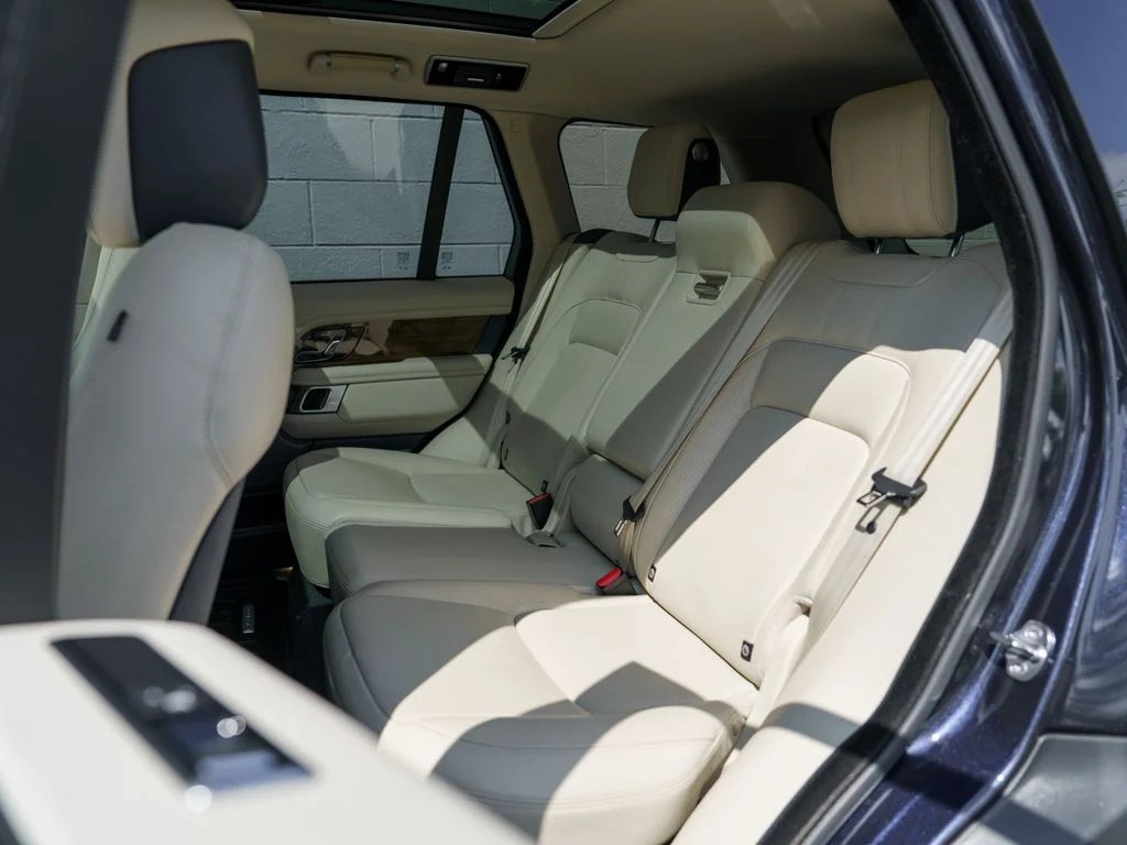 Used 2019 Loire Blue Metallic Land Rover 3.0L V6 Supercharged HSE image 18