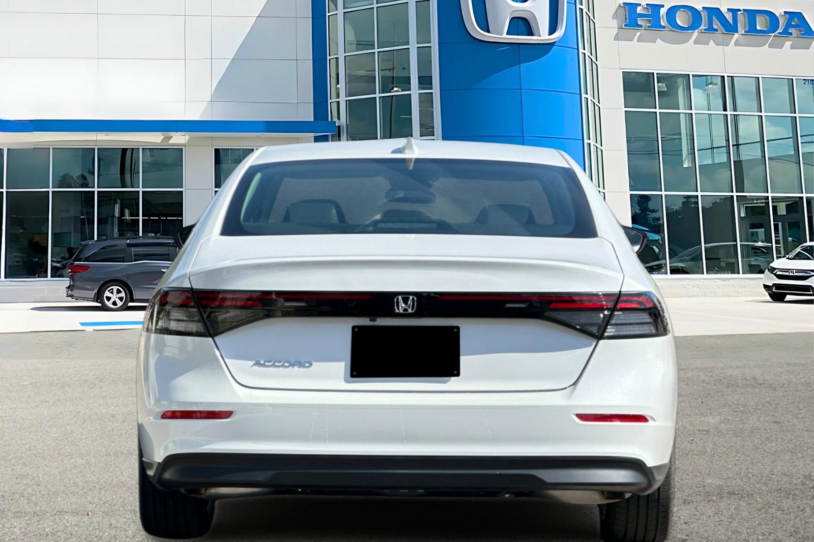 New 2026 Platinum White Pearl Honda LX image 4
