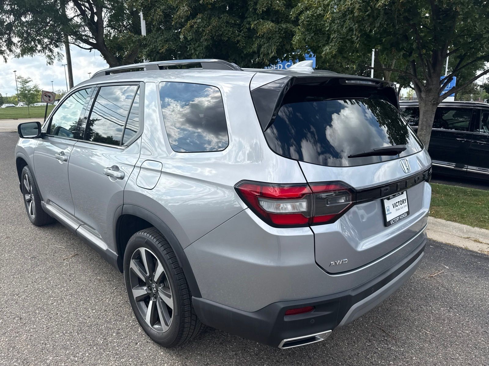 Certified Used 2023 Lunar Silver Metallic Honda AWD TRG image 12