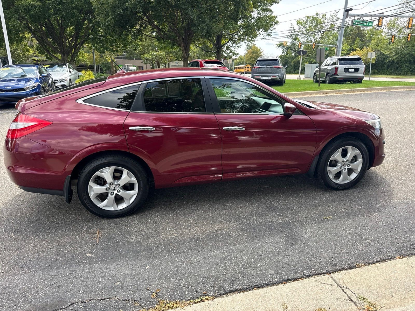 Used 2010 Tango Red Pearl Honda EX-L image 7