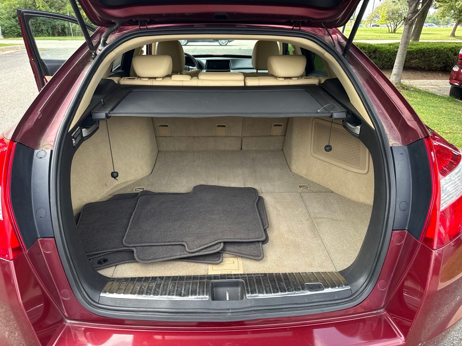 Used 2010 Tango Red Pearl Honda EX-L image 10