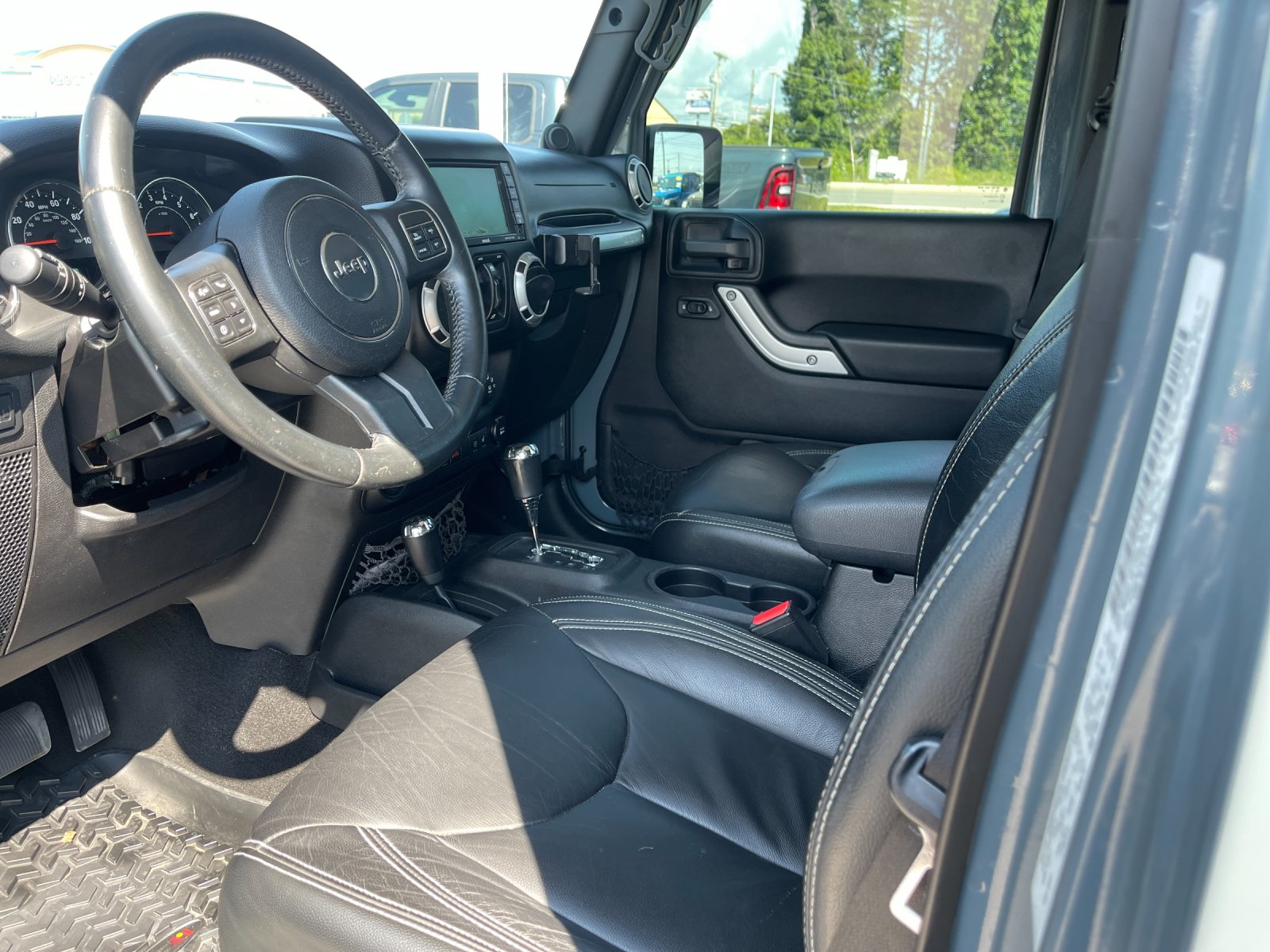 Used 2014 Gray Jeep Unlimited Rubicon image 11