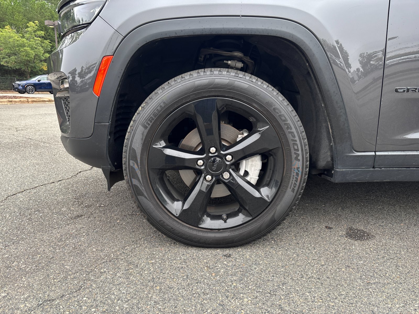 Used 2024 Baltic Gray Metallic Clearcoat Jeep Limited image 9