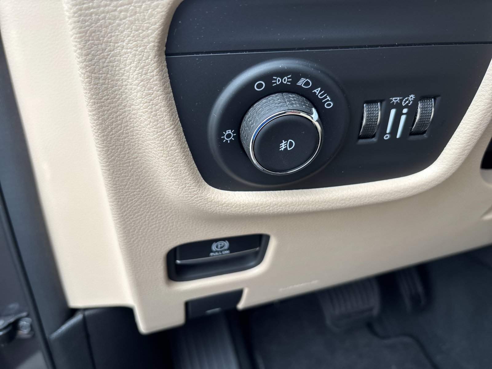 Used 2024 Baltic Gray Metallic Clearcoat Jeep Limited image 16