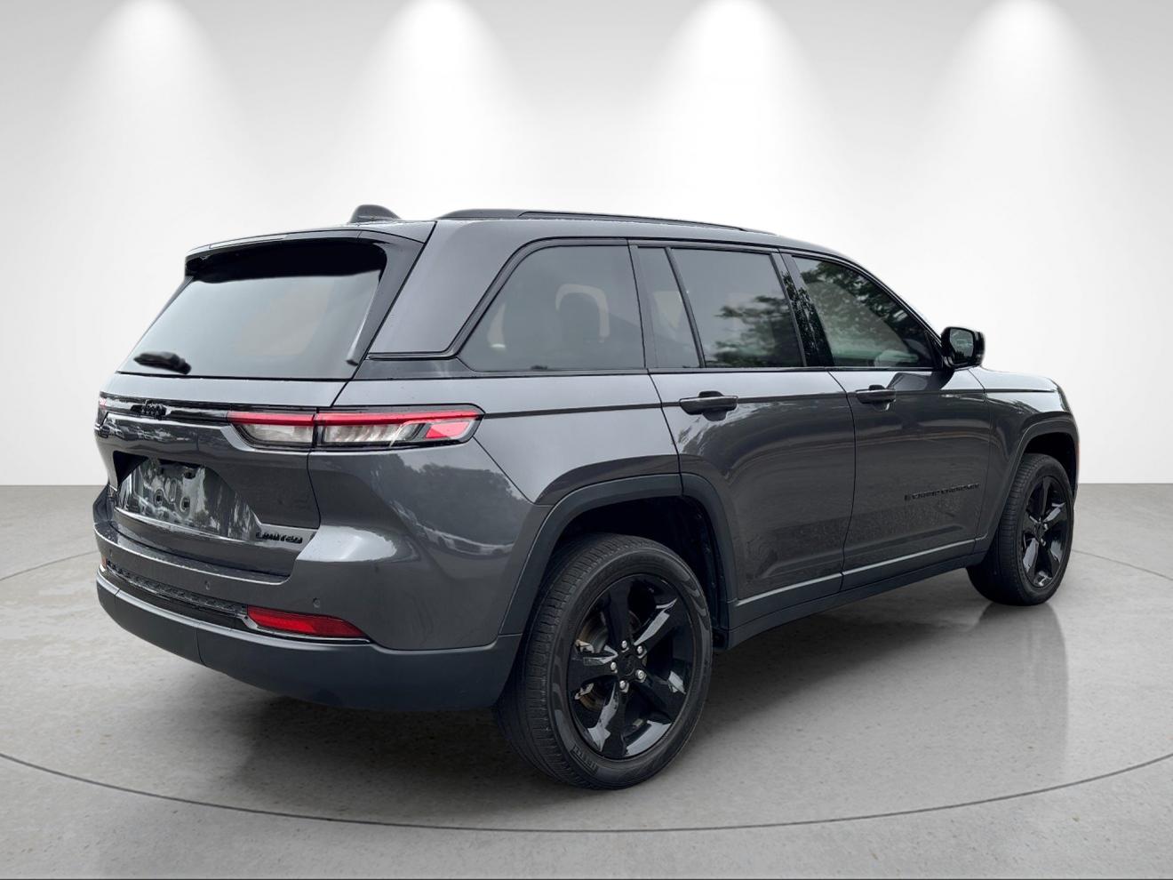Used 2024 Baltic Gray Metallic Clearcoat Jeep Limited image 5