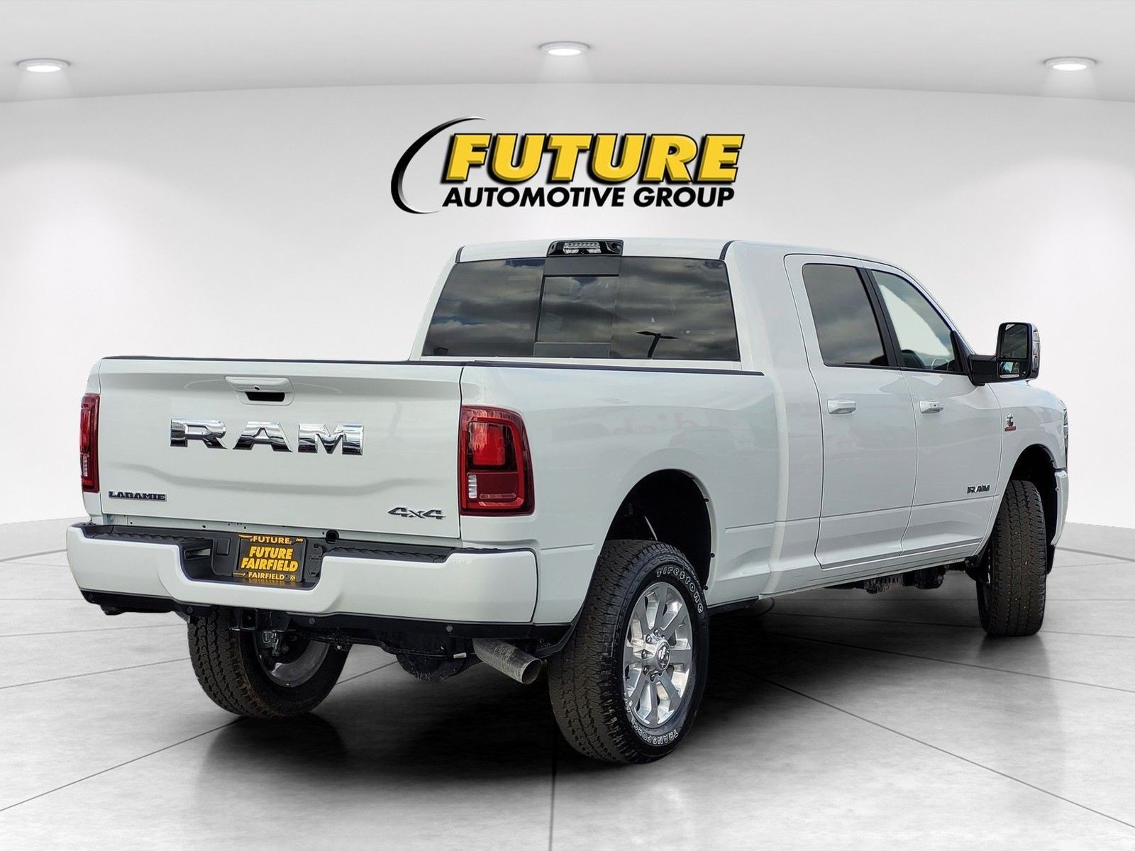 New 2026 Bright White Clear-Coat Exterior Paint RAM Laramie image 30