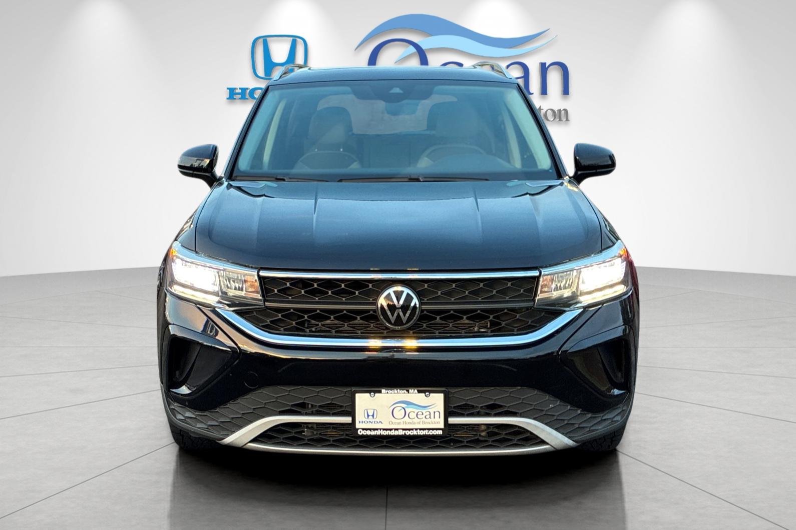Used 2023 Deep Black Pearl Volkswagen 1.5T SE image 8