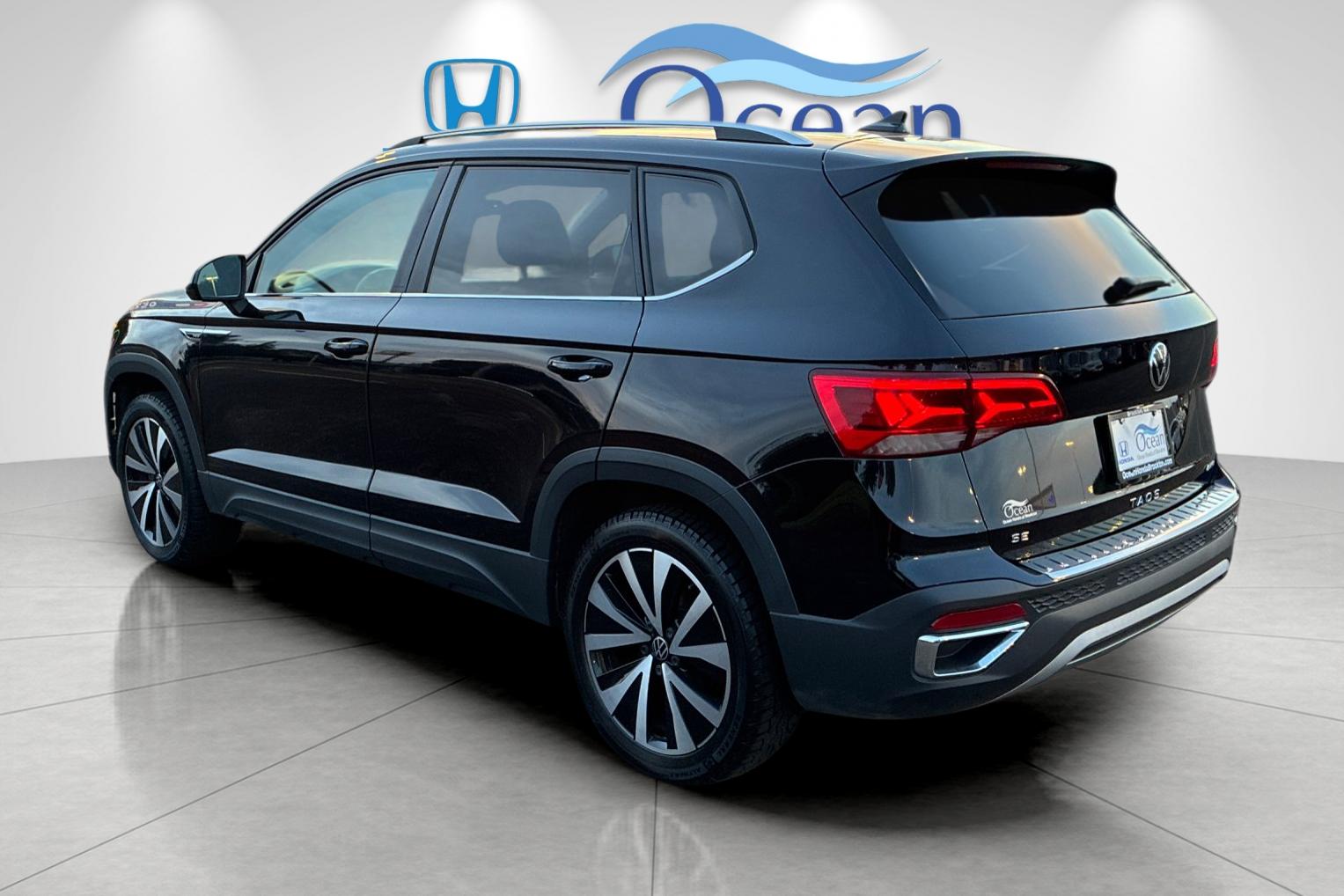 Used 2023 Deep Black Pearl Volkswagen 1.5T SE image 5