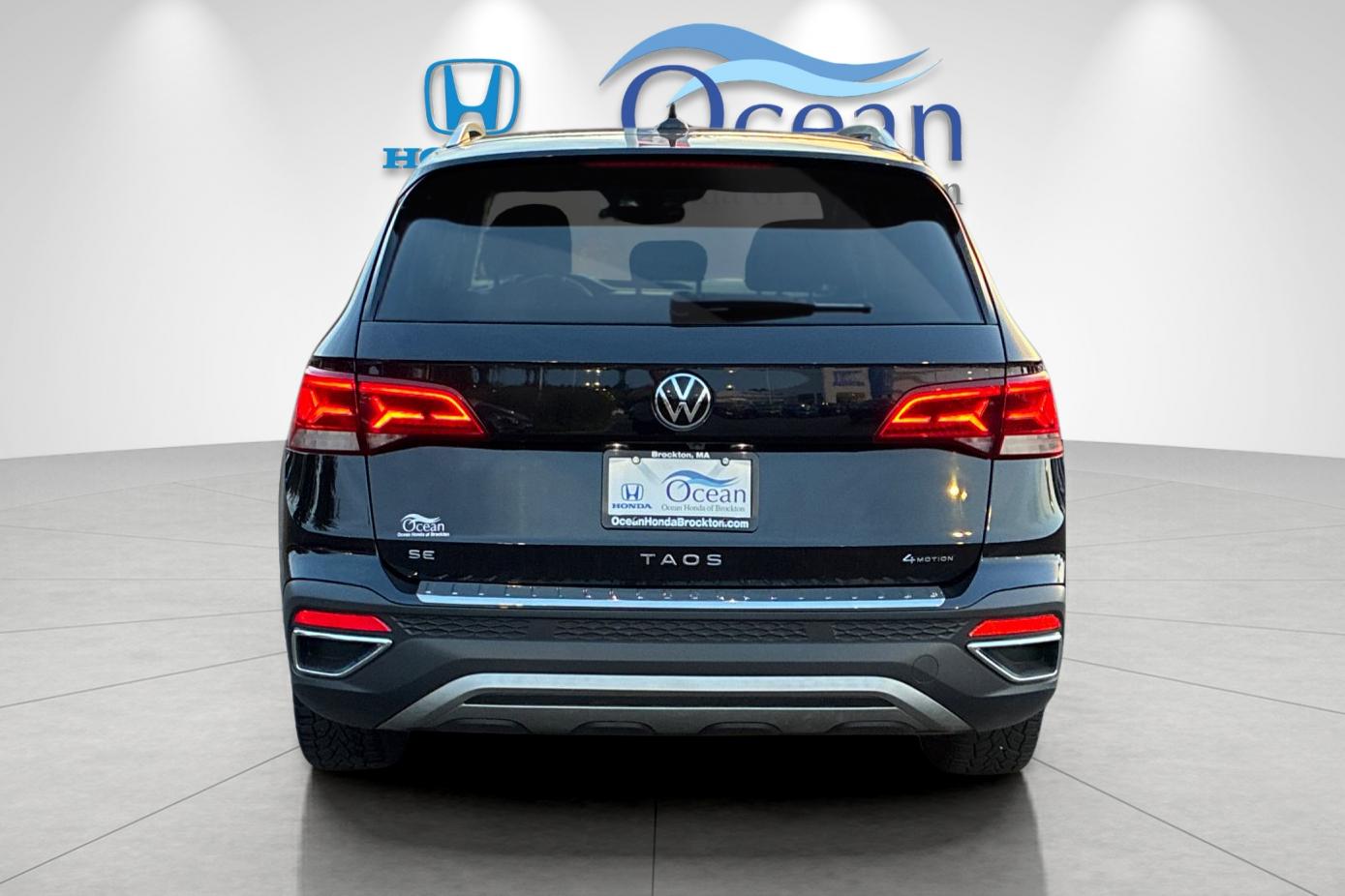 Used 2023 Deep Black Pearl Volkswagen 1.5T SE image 4