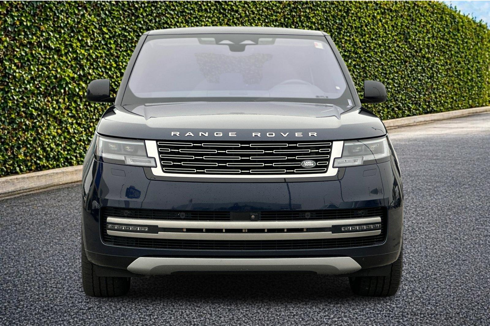 Used 2023 Blue Land Rover SE image 9