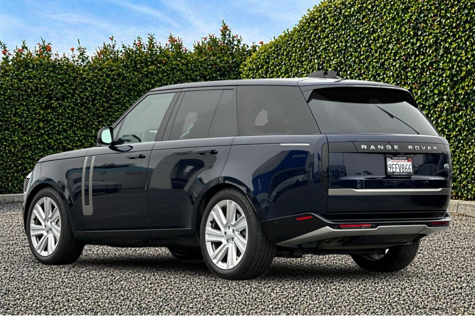 Used 2023 Blue Land Rover SE image 6