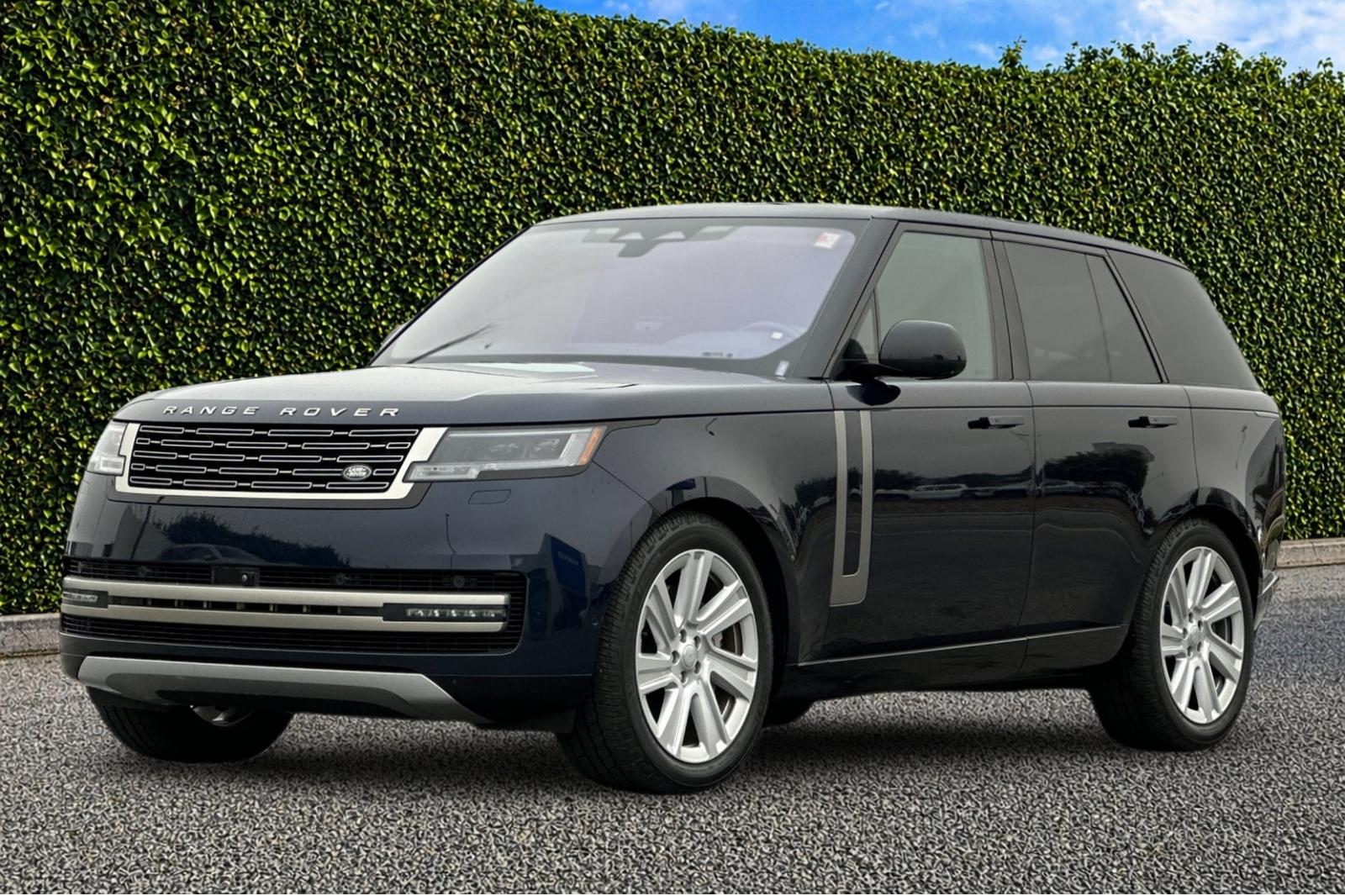 Used 2023 Blue Land Rover SE image 8