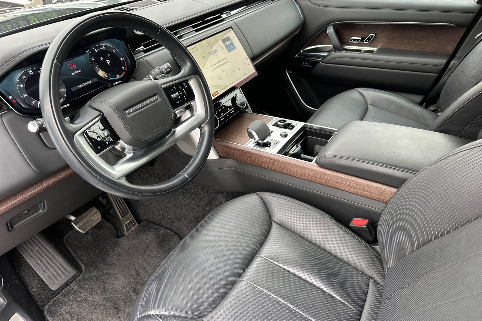 Used 2023 Blue Land Rover SE image 11