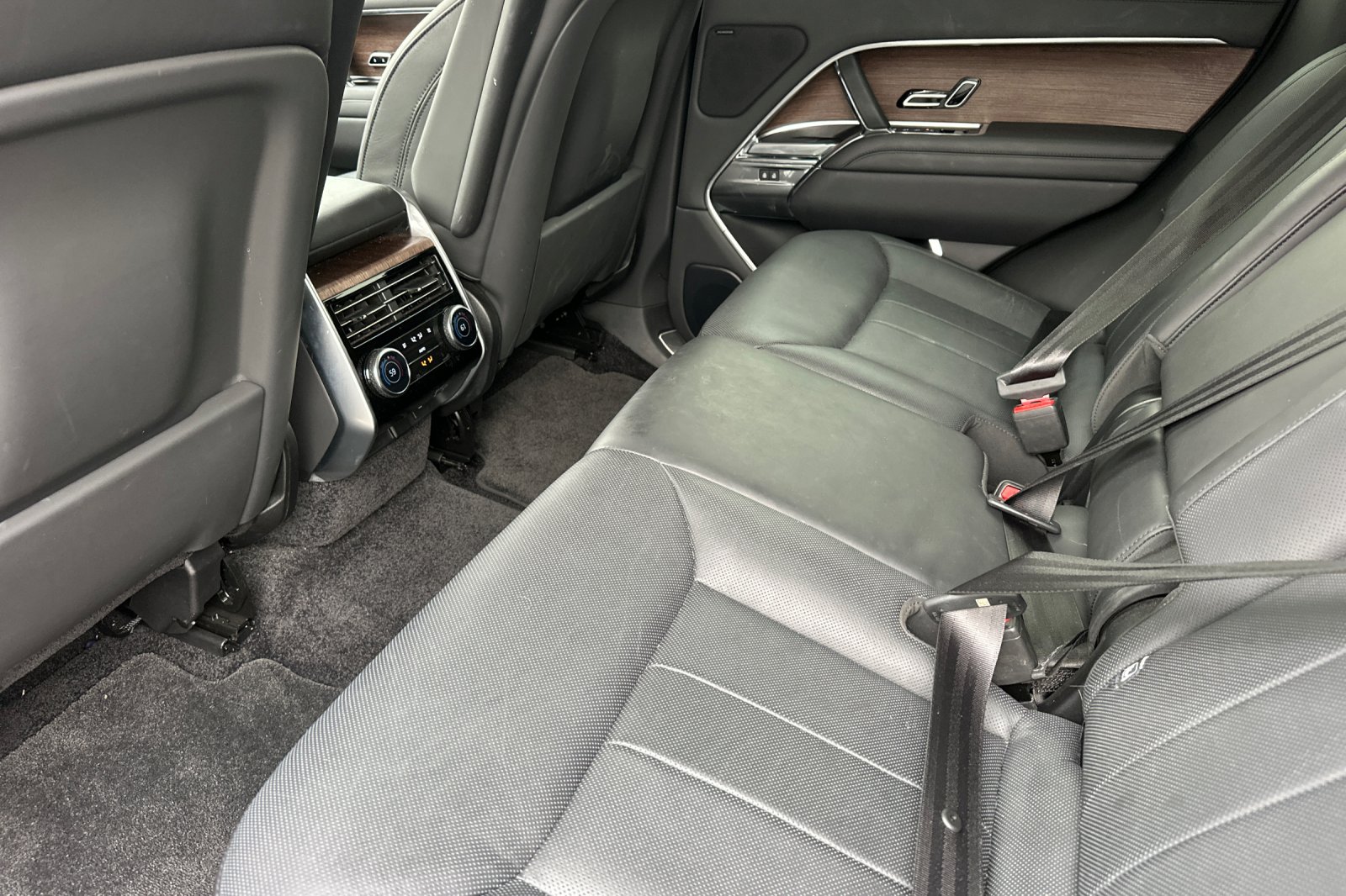 Used 2023 Blue Land Rover SE image 14