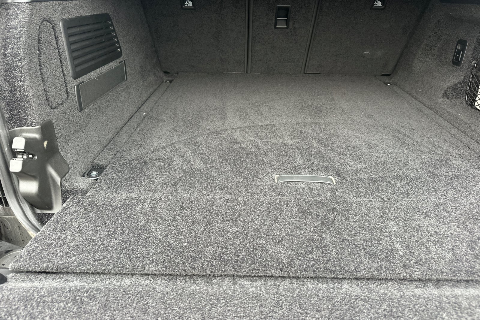 Used 2023 Blue Land Rover SE image 18