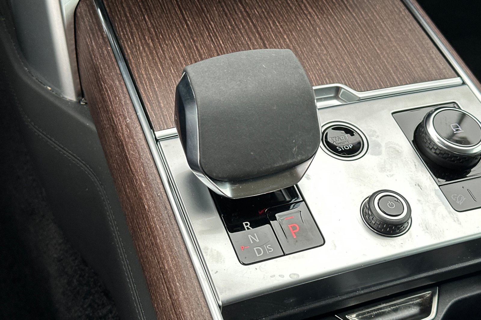 Used 2023 Blue Land Rover SE image 27