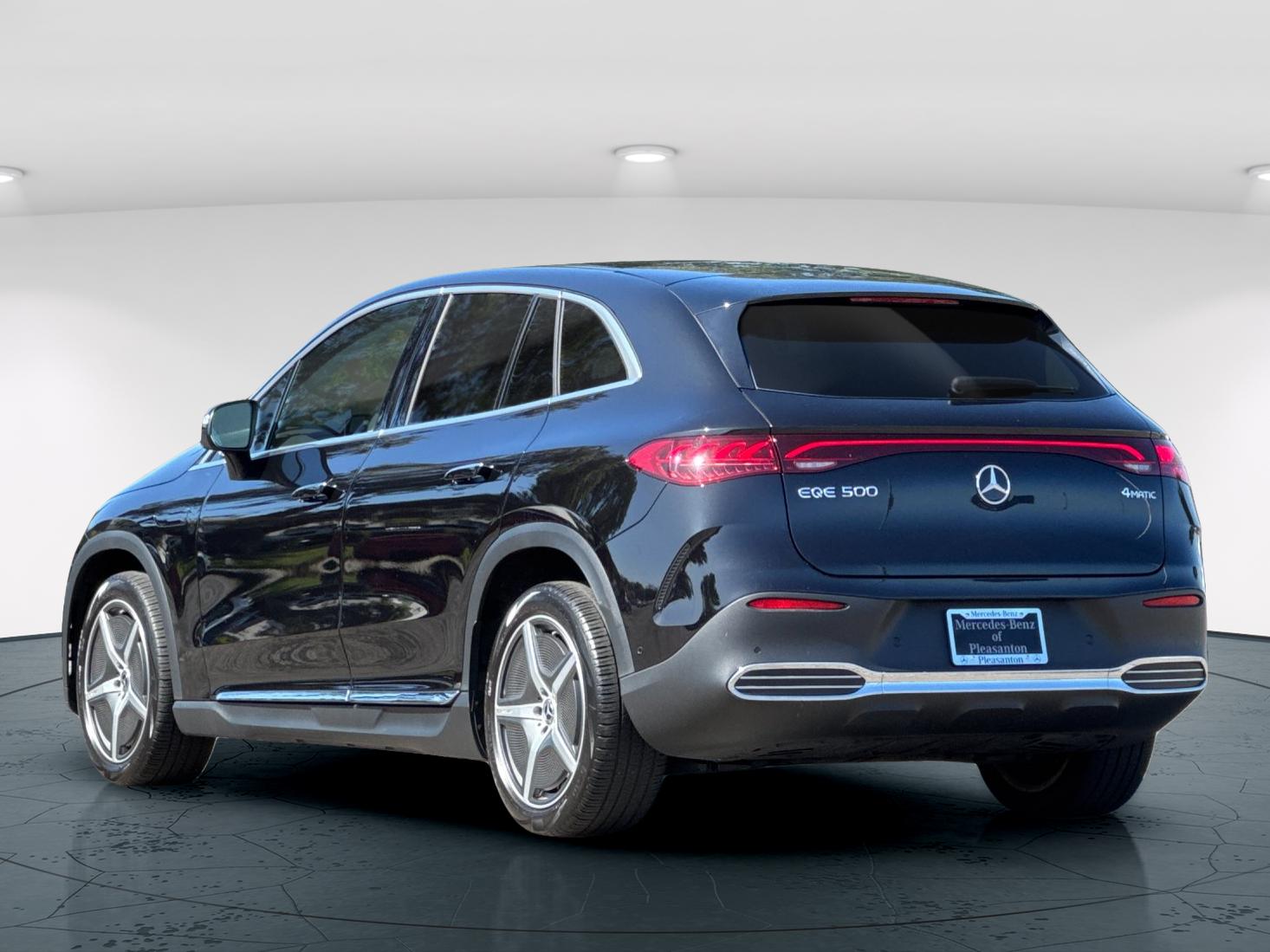 Certified Used 2023 Obsidian Black Metallic Mercedes-Benz 500 SUV 4D Sport Utility 4MATIC® image 5