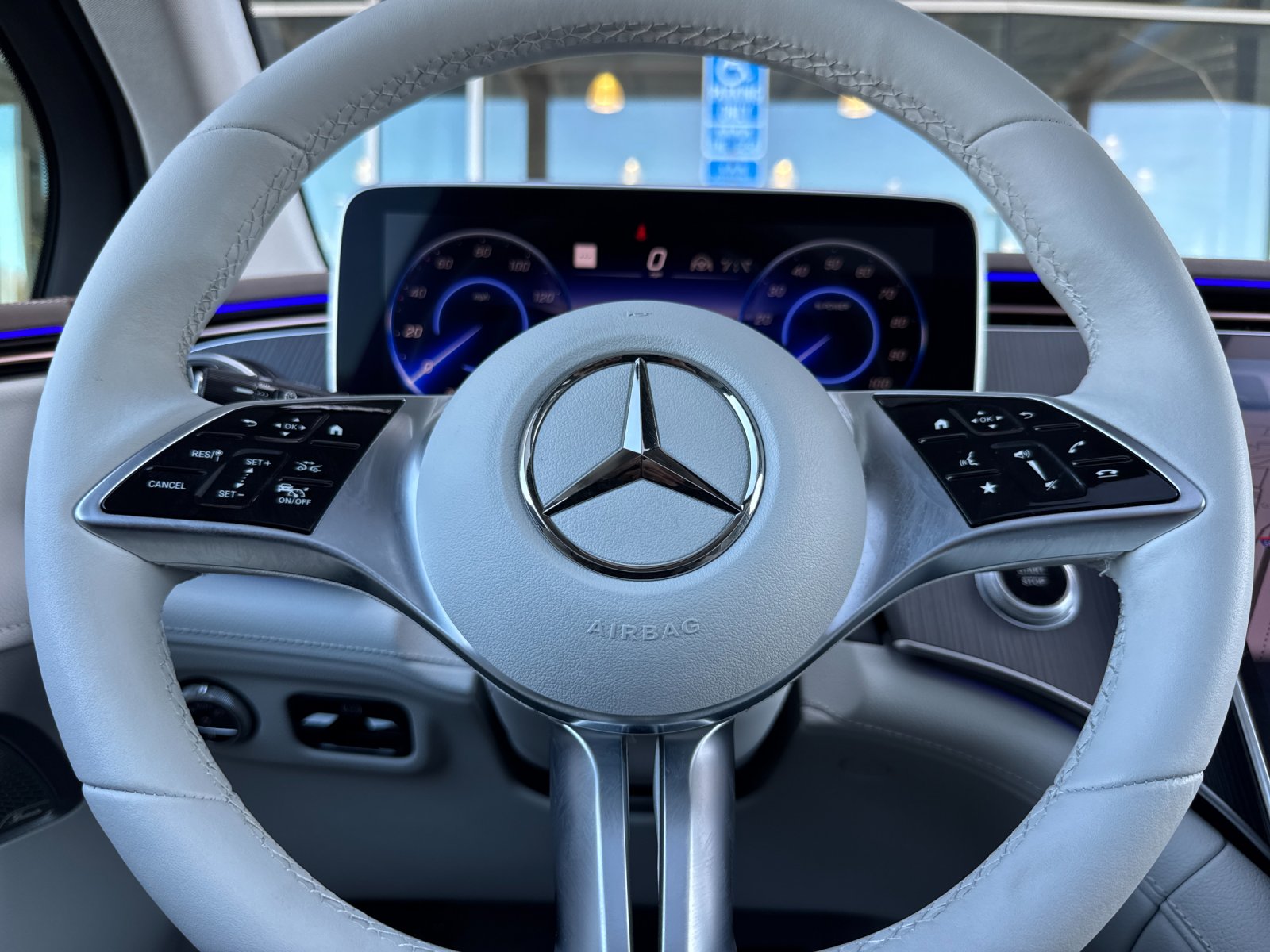 Certified Used 2023 Obsidian Black Metallic Mercedes-Benz 500 SUV 4D Sport Utility 4MATIC® image 30