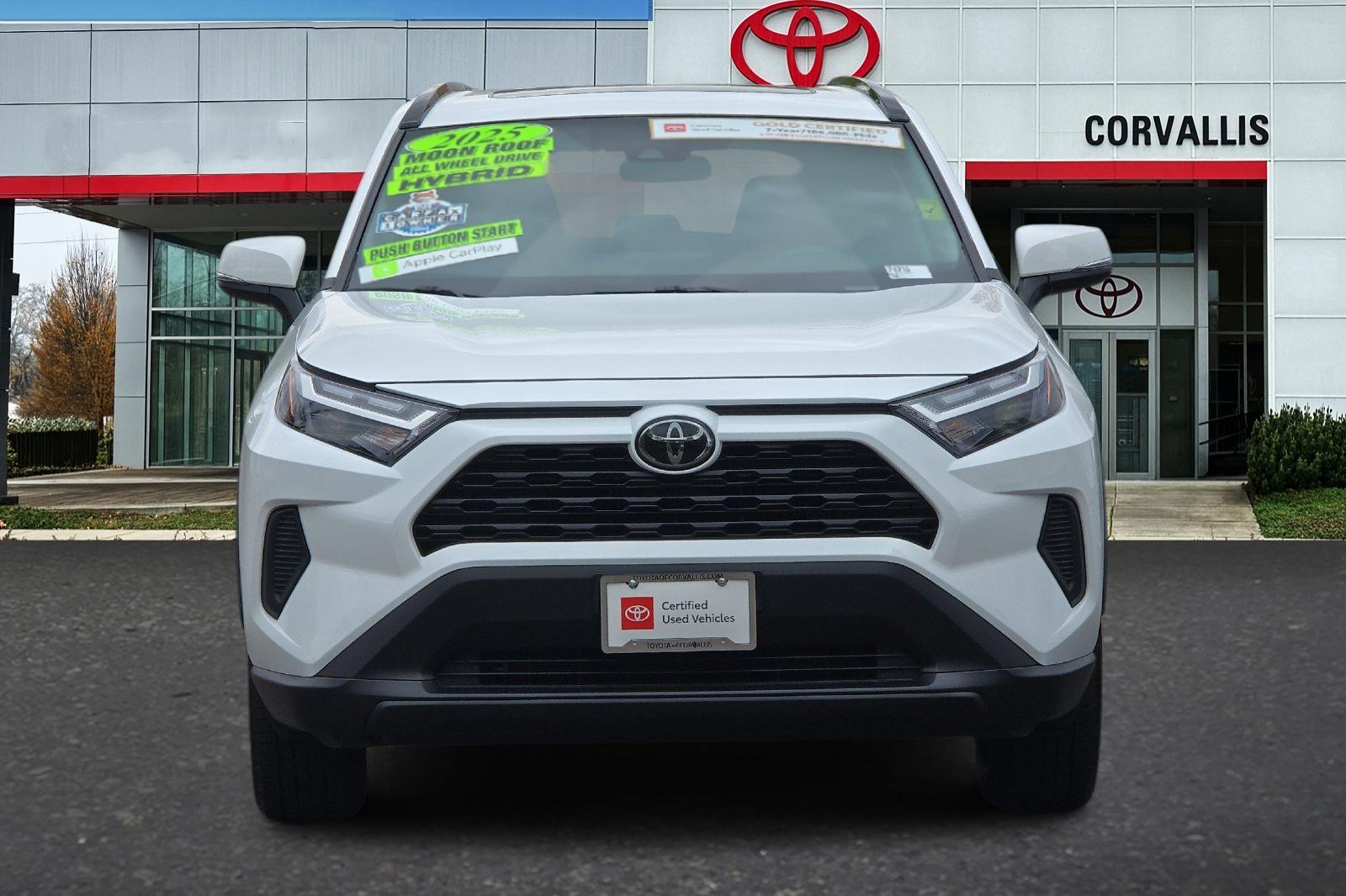 Used 2025 White Toyota XLE image 9
