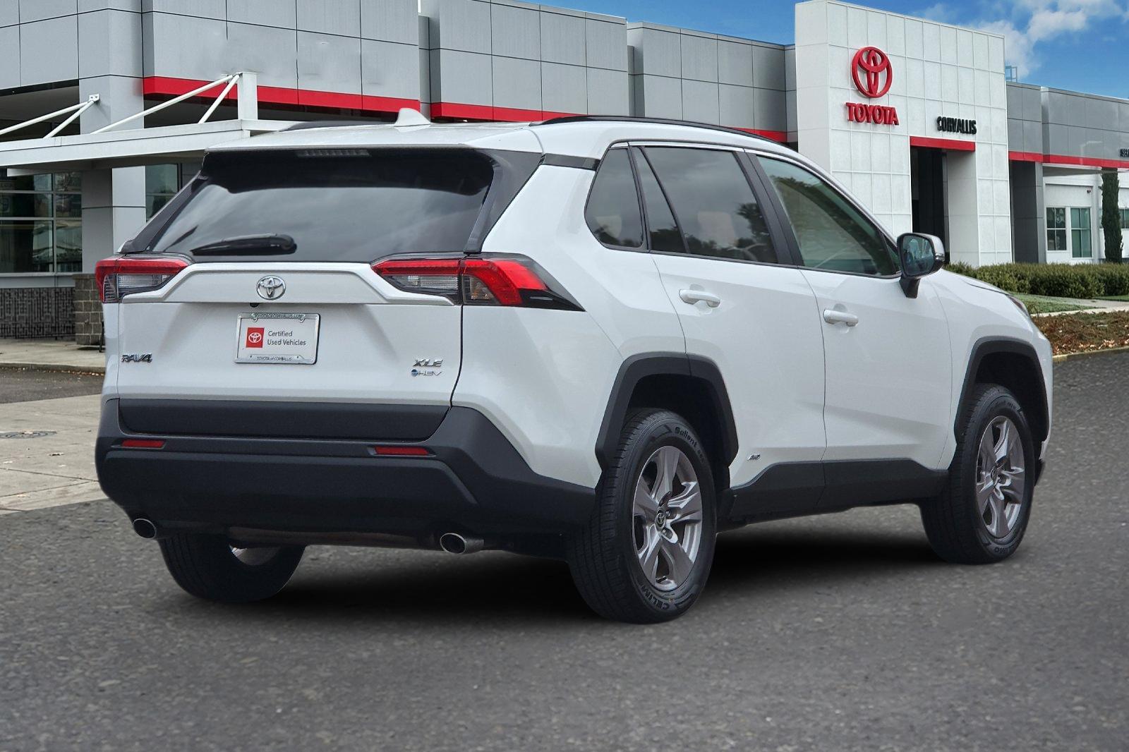 Used 2025 White Toyota XLE image 4