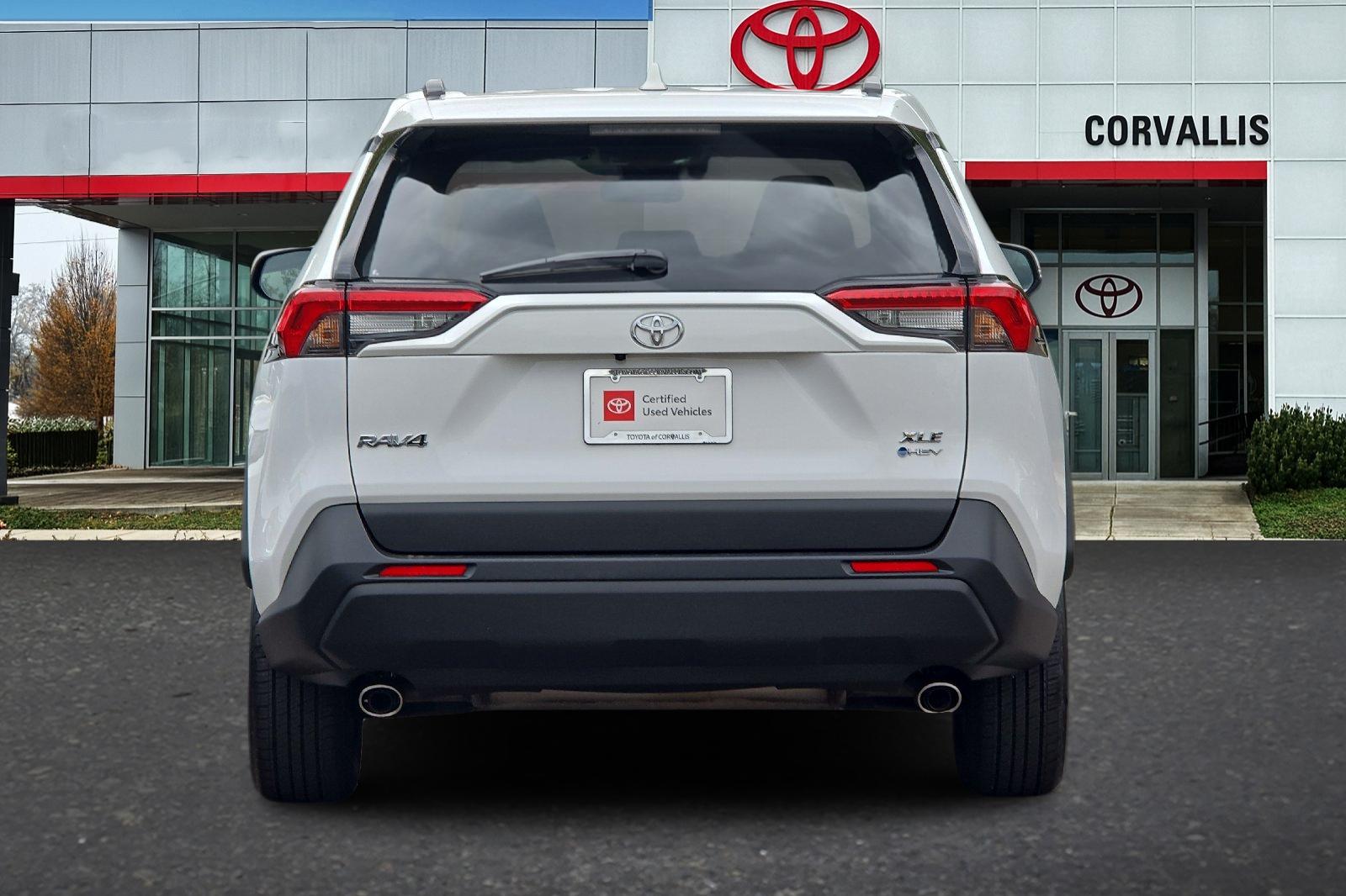 Used 2025 White Toyota XLE image 5