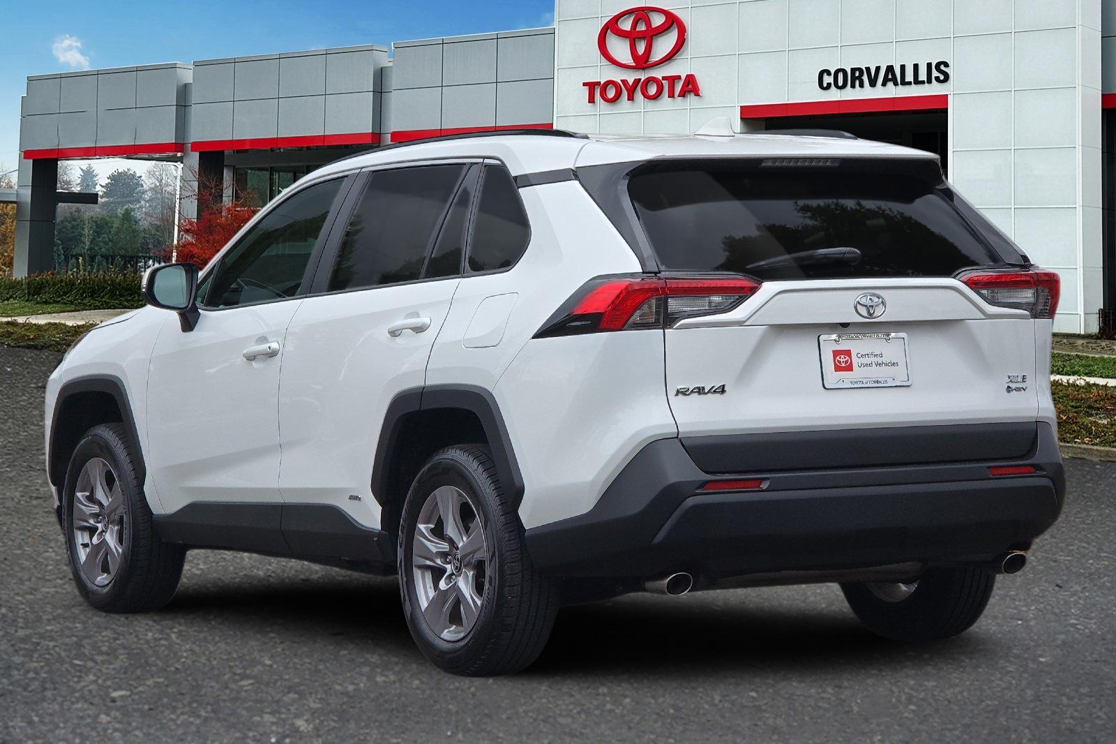 Used 2025 White Toyota XLE image 6