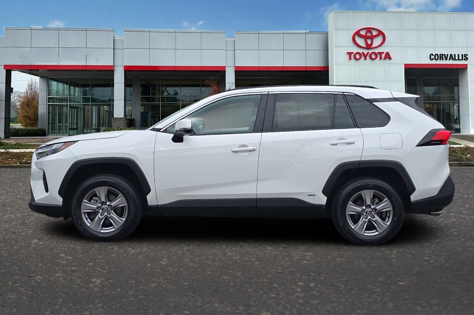 Used 2025 White Toyota XLE image 7