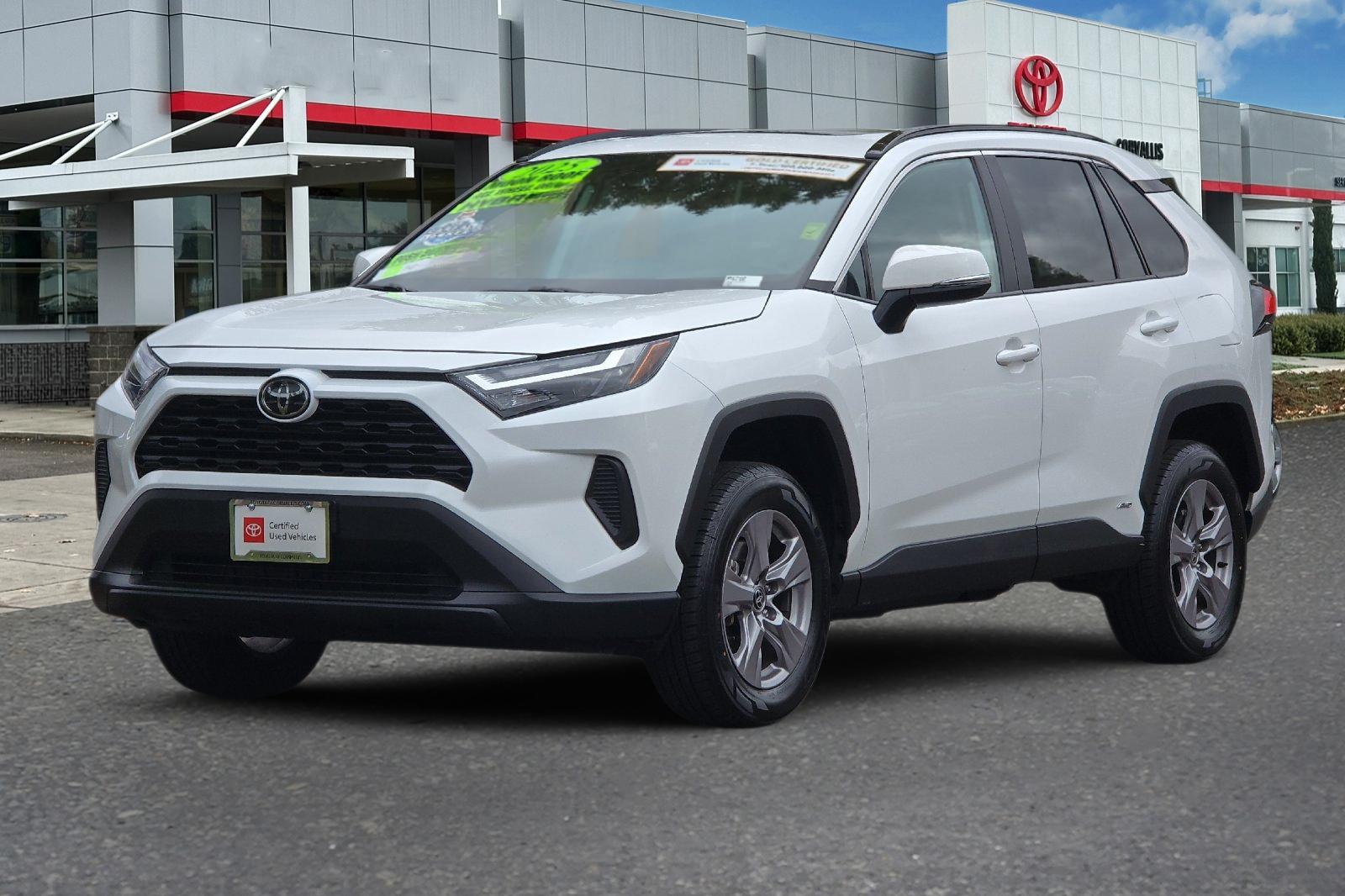 Used 2025 White Toyota XLE image 8
