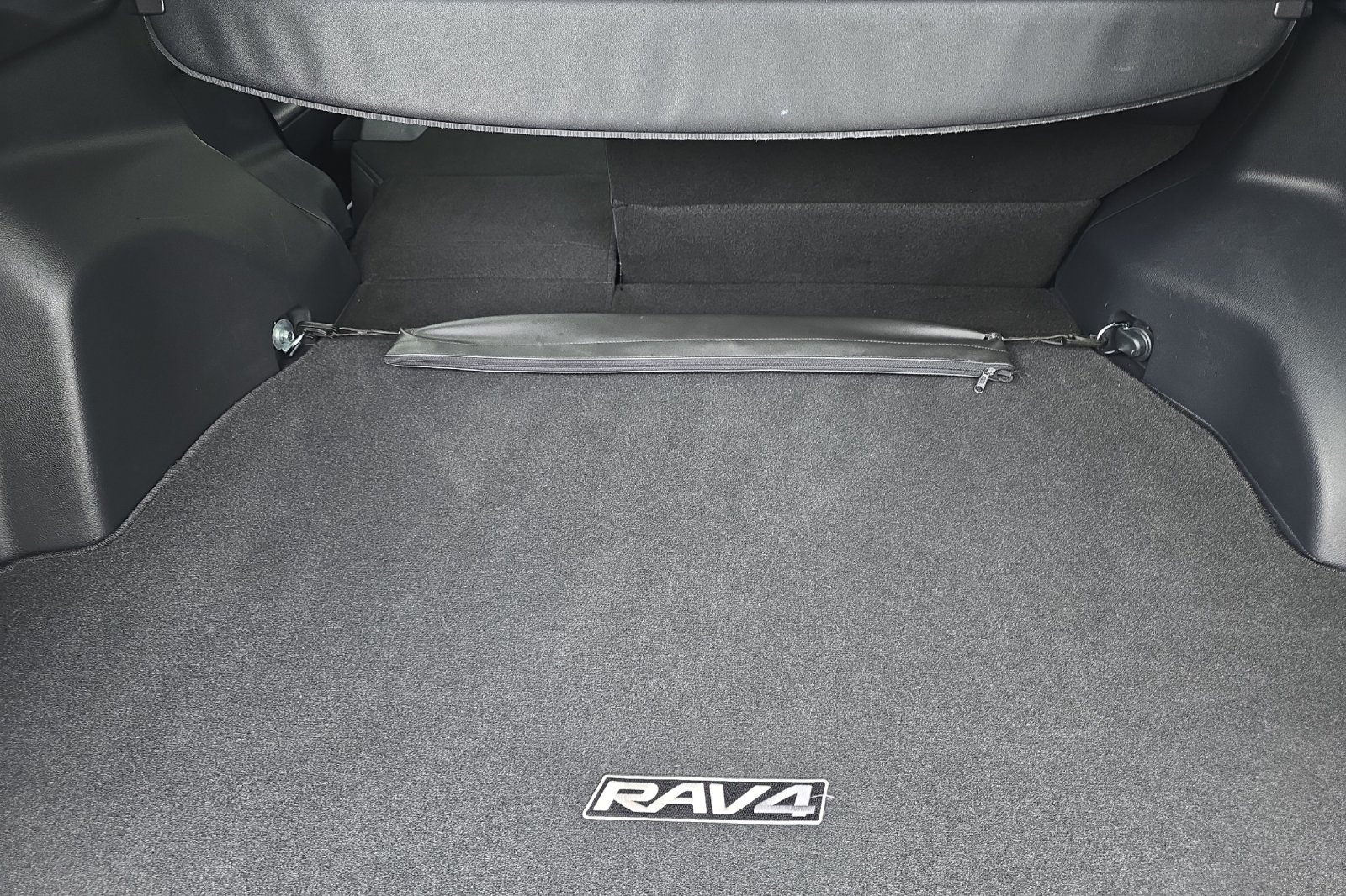 Used 2025 White Toyota XLE image 15