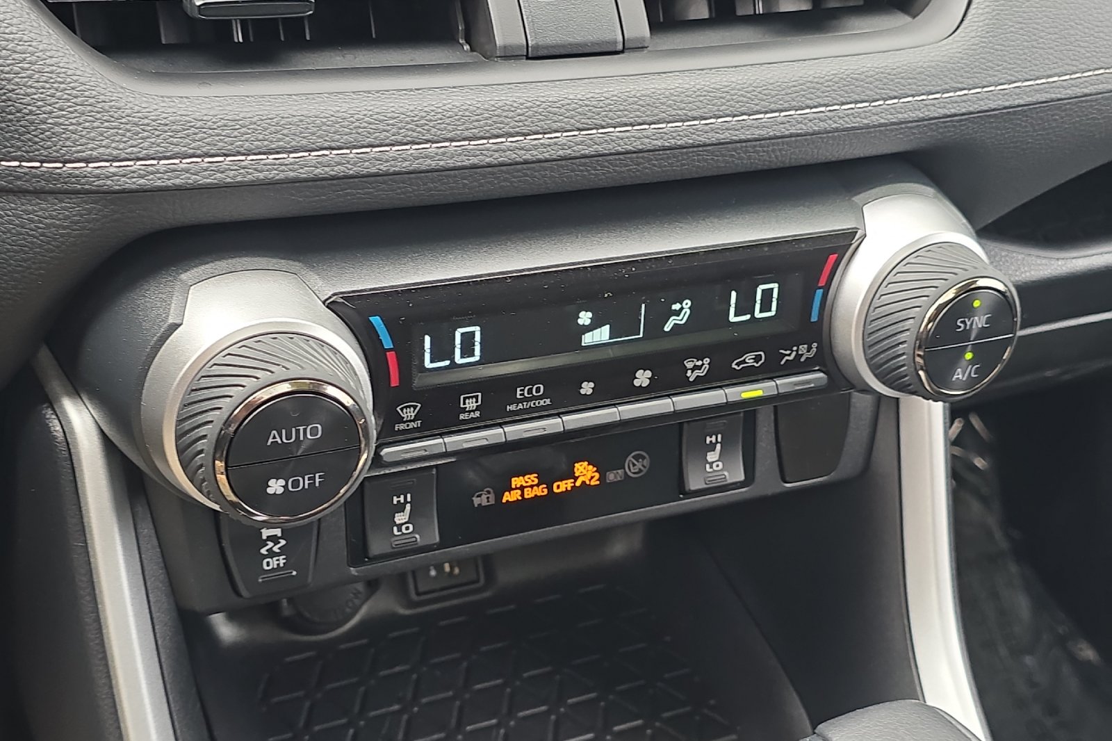 Used 2025 White Toyota XLE image 20