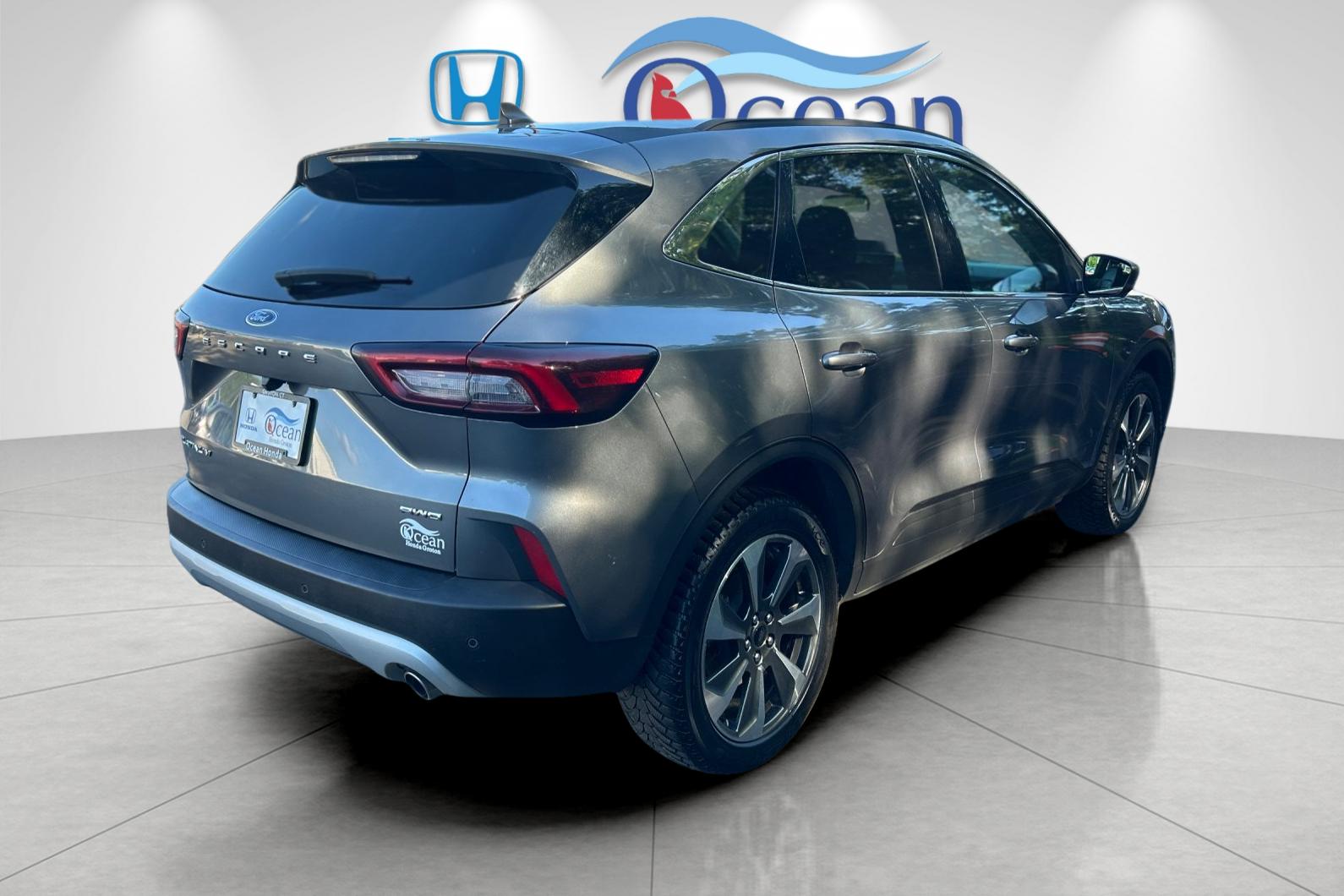 Used 2024 Carbonized Gray Metallic Ford Platinum image 3