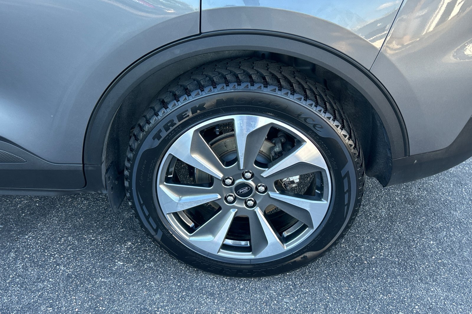 Used 2024 Carbonized Gray Metallic Ford Platinum image 26