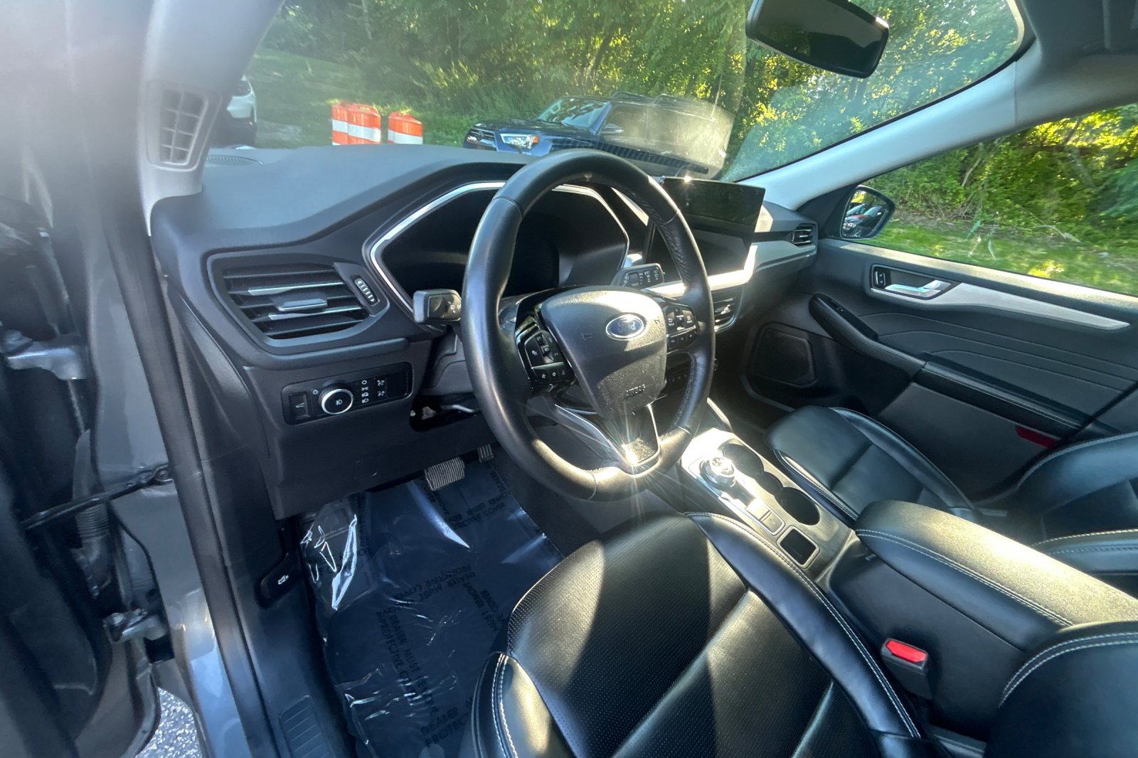 Used 2024 Carbonized Gray Metallic Ford Platinum image 9
